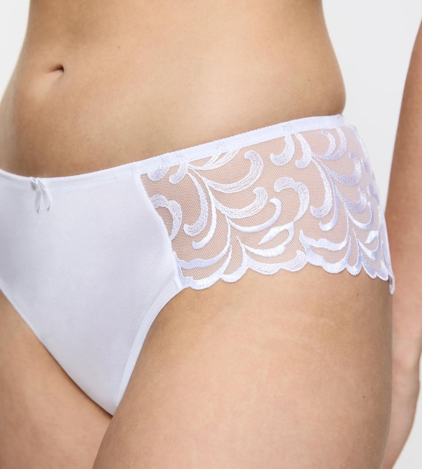 Modern Finesse Tai (White)