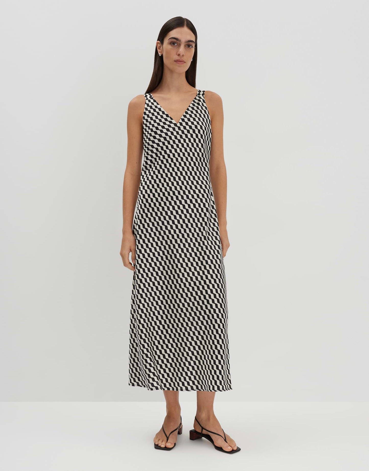 Qova graphic (Black)