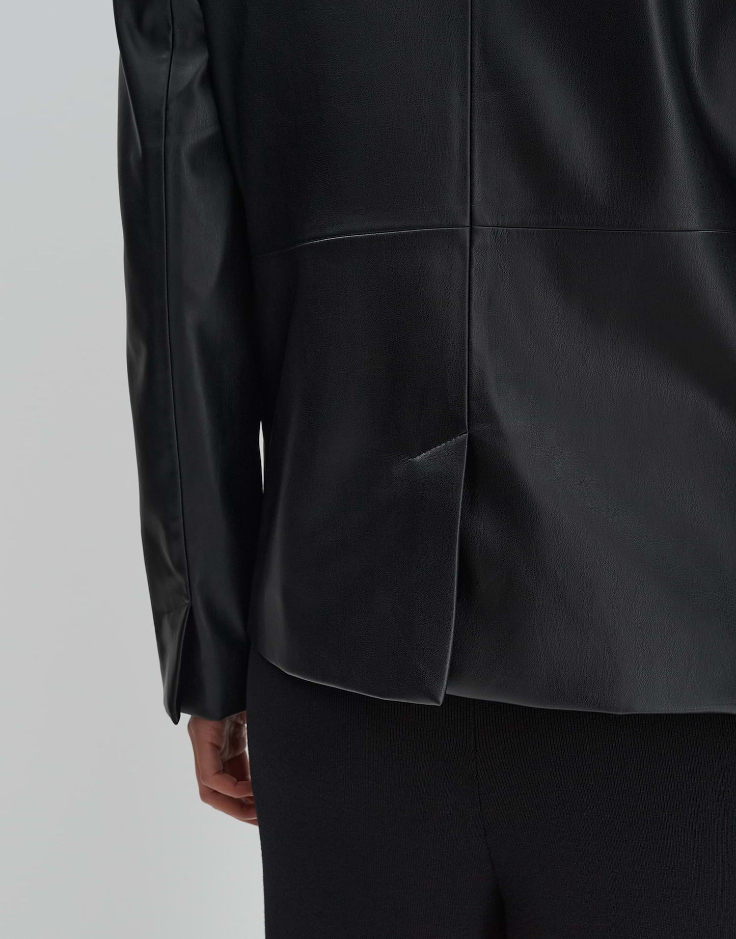 Noebe (Black)