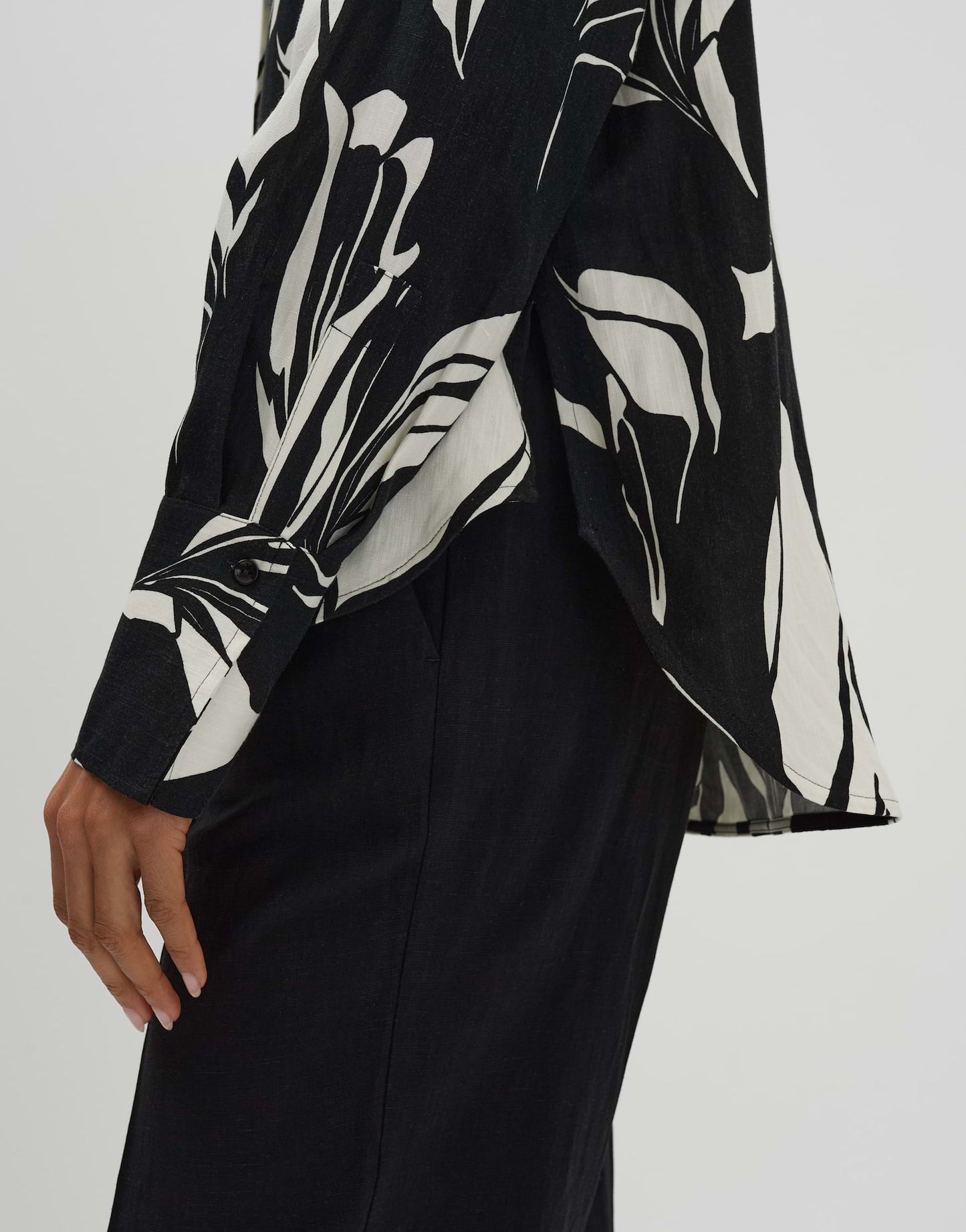 Zerlian floral (Black)