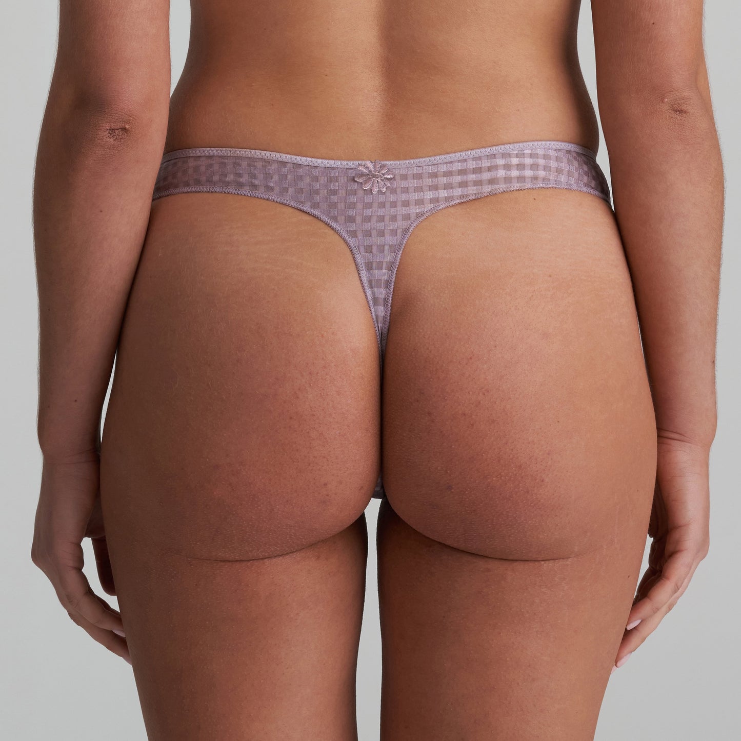 AVERO Soft Sand String (Sof)