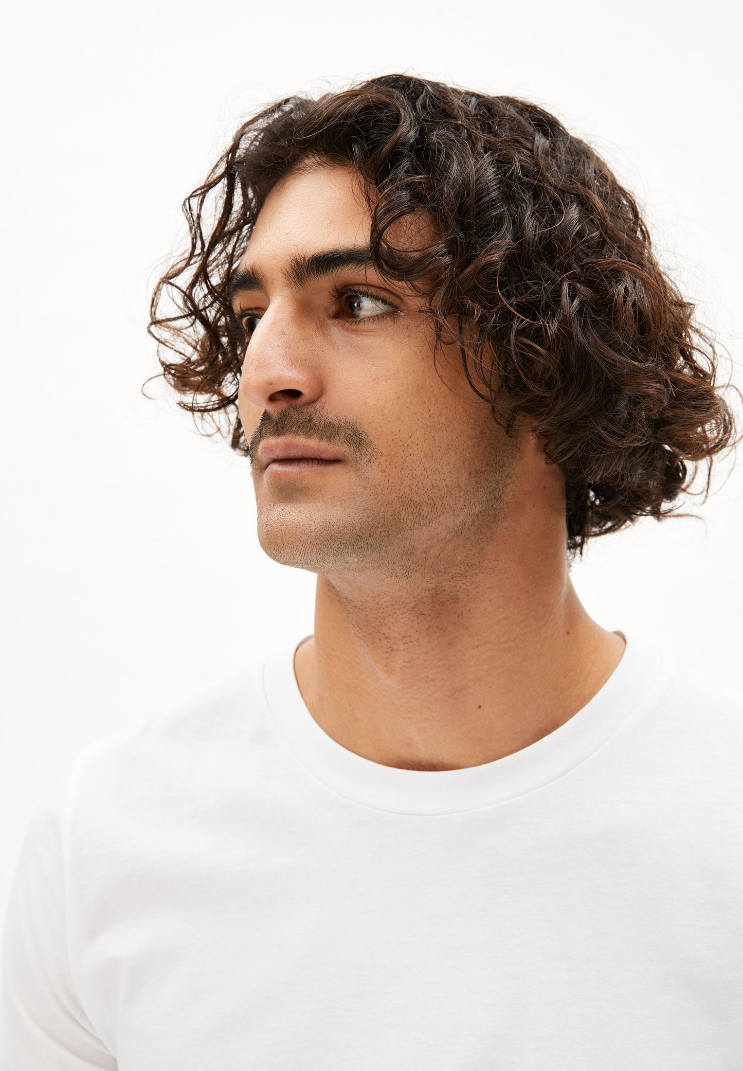Jaames (White)