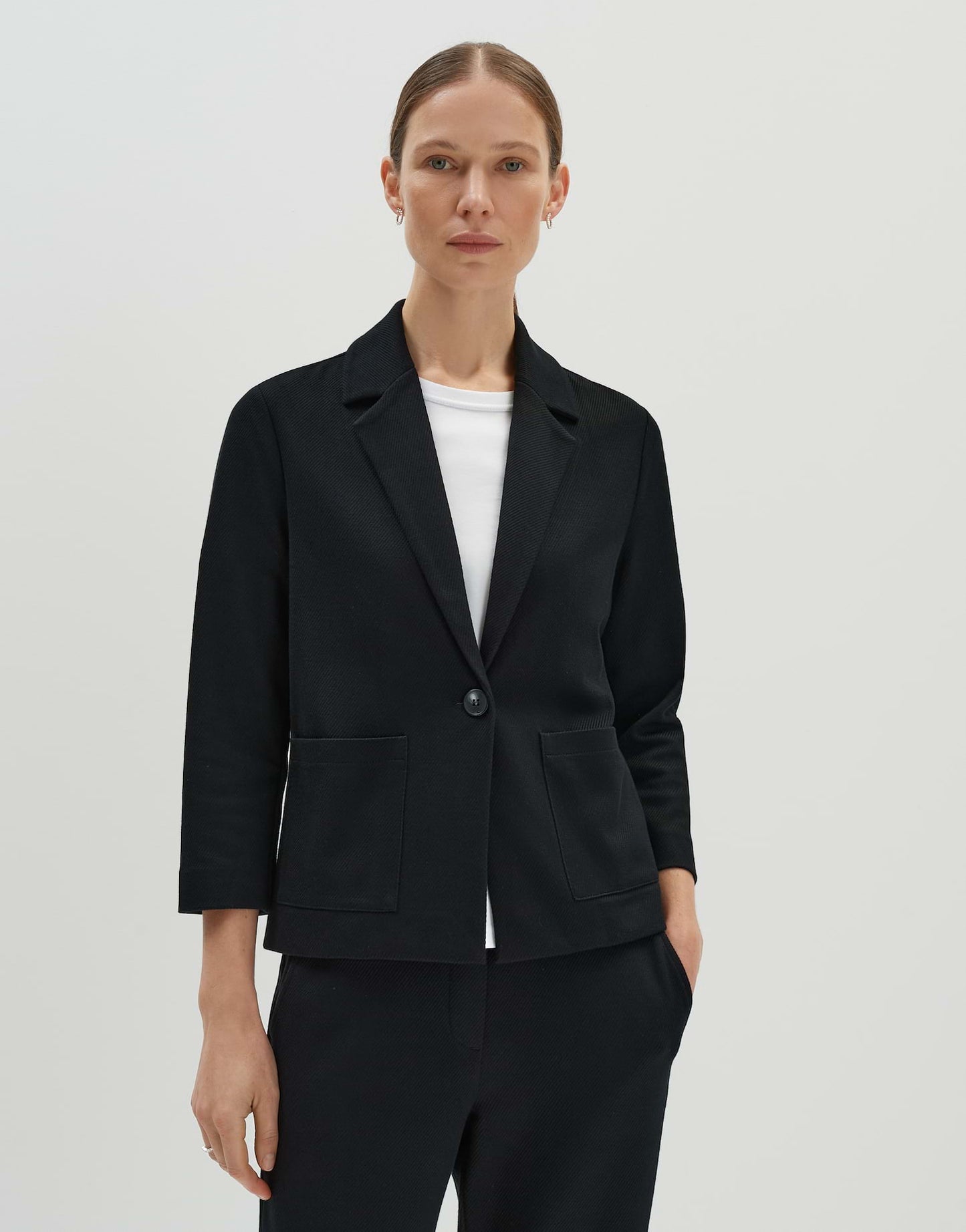 Nusalia (Black)