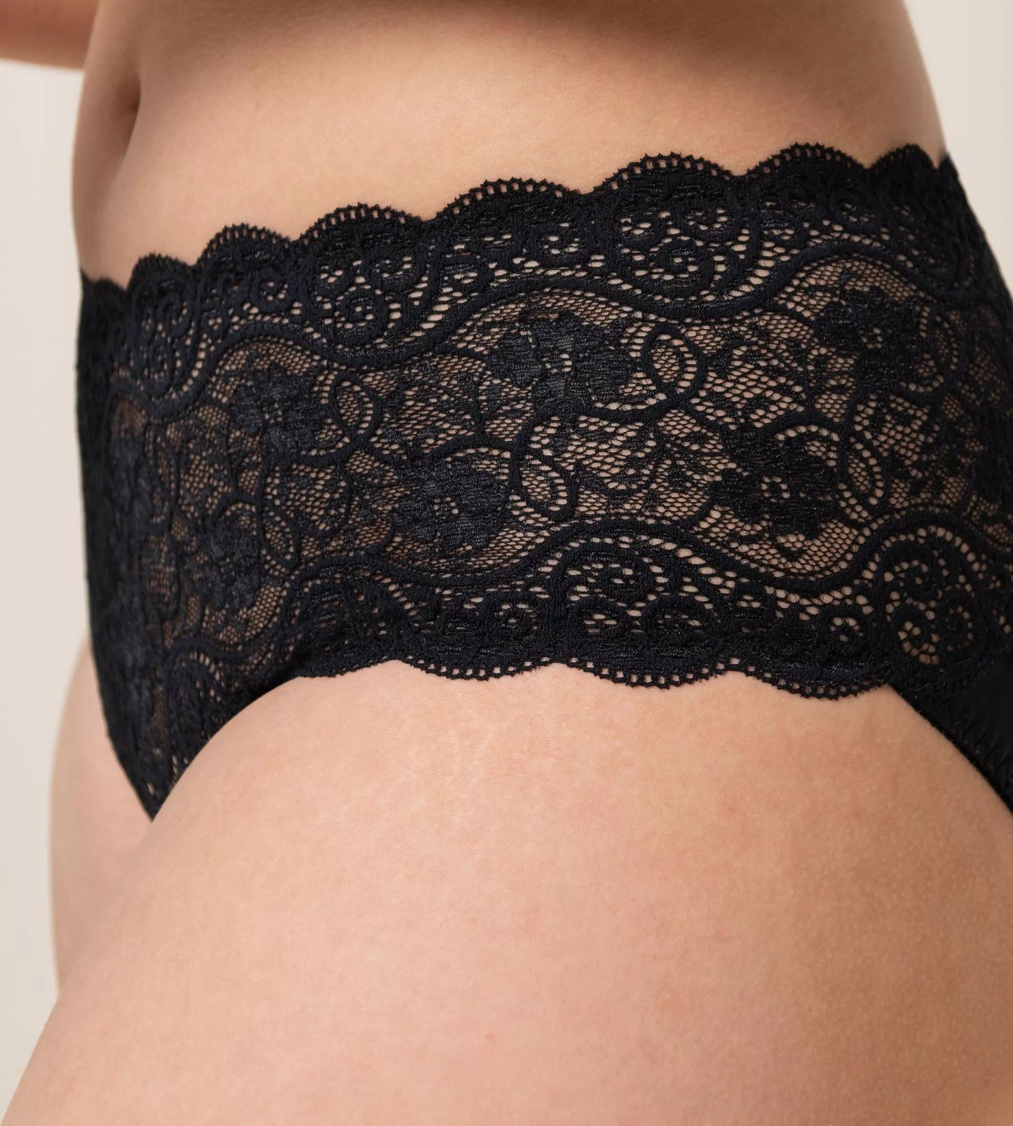 Amourette 300 Maxi X (Black)