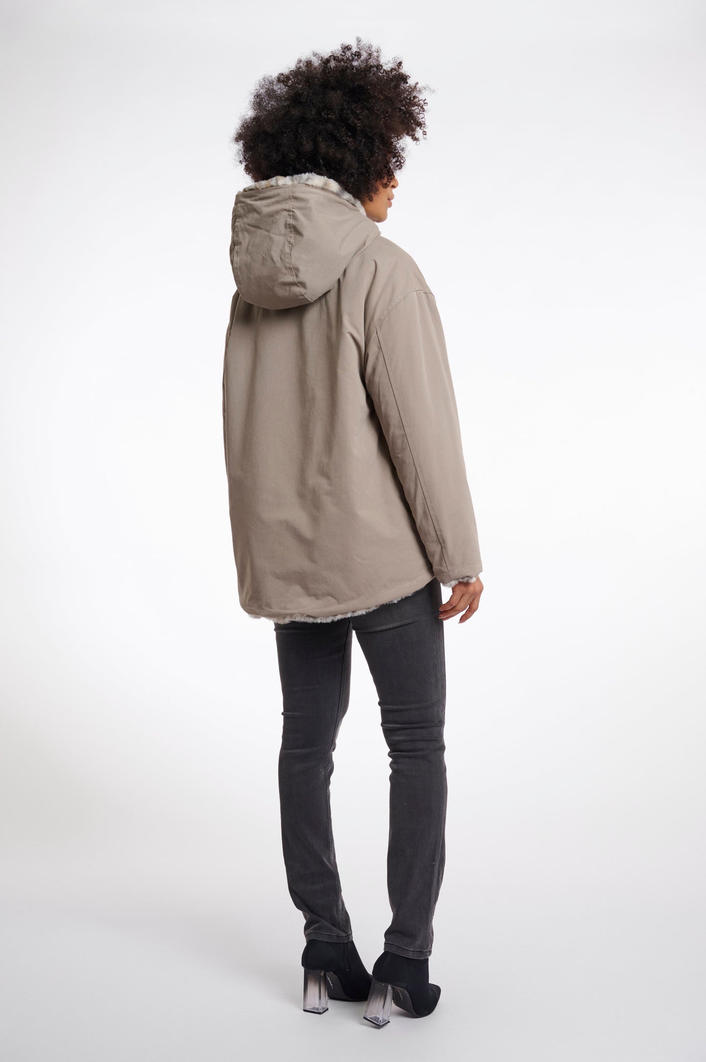 Ines.7002512 (Light Pebble And Leo)