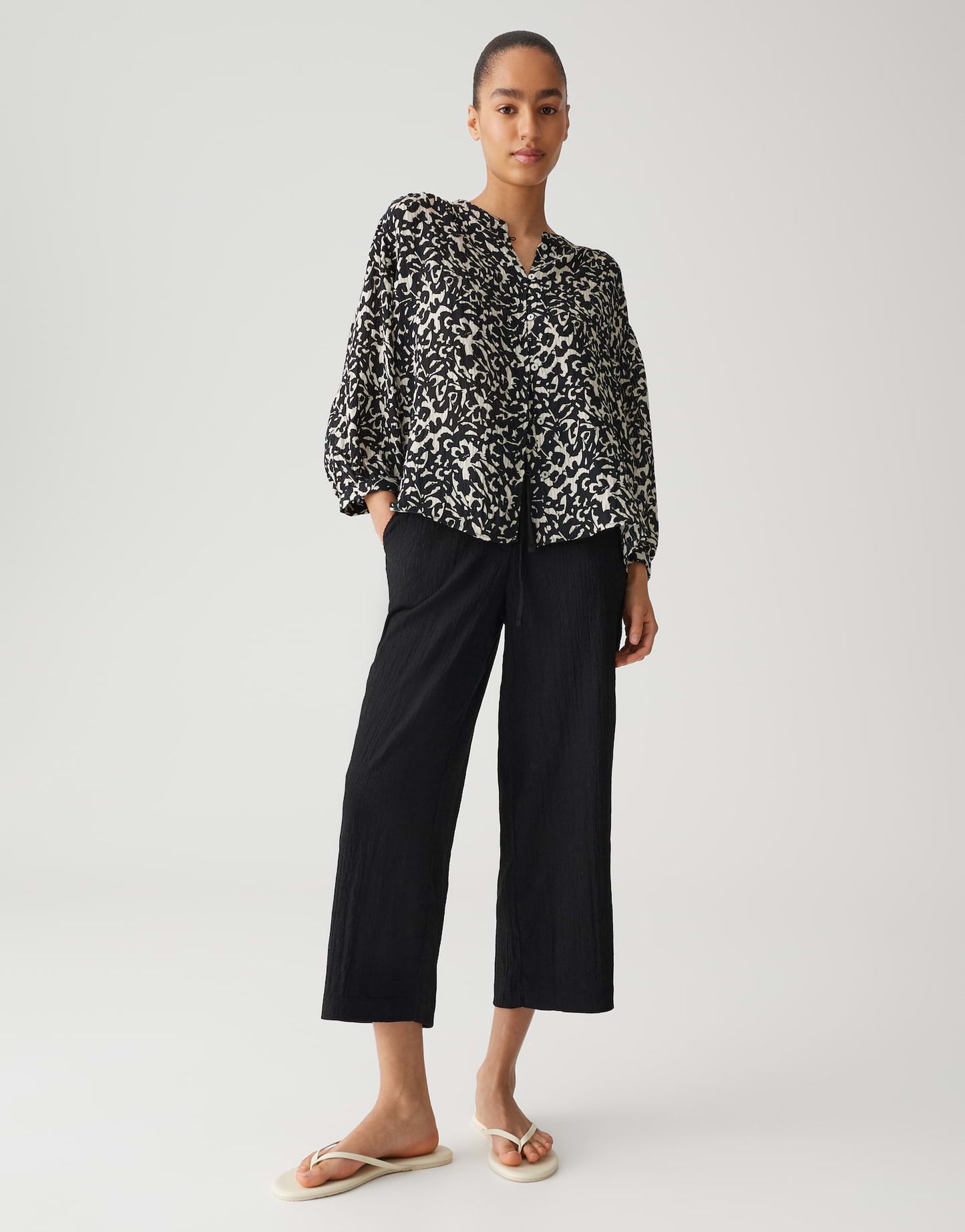 Famelia (Black)