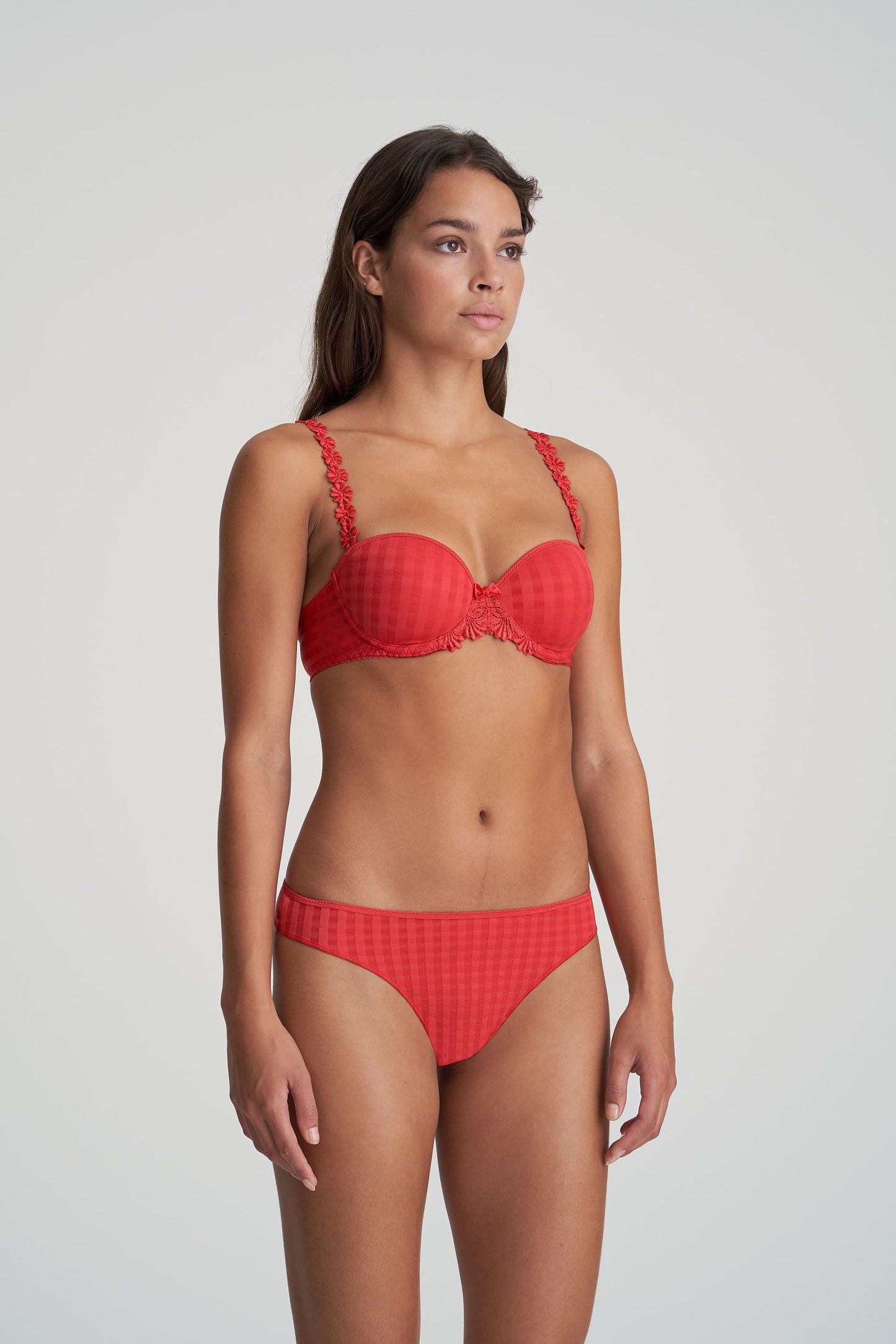 AVERO scarlet String (Sca)