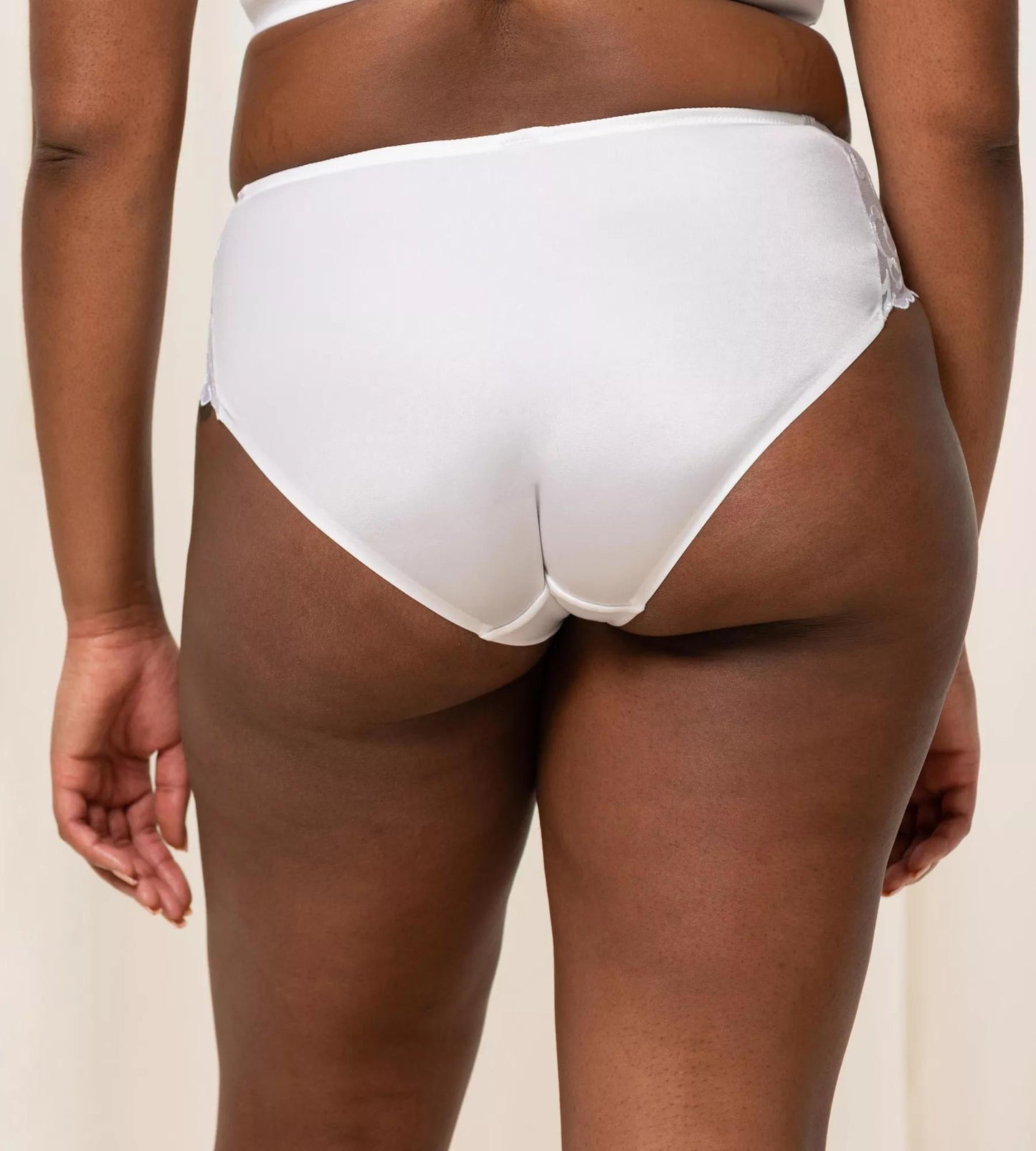 Modern Finesse Tai (White)
