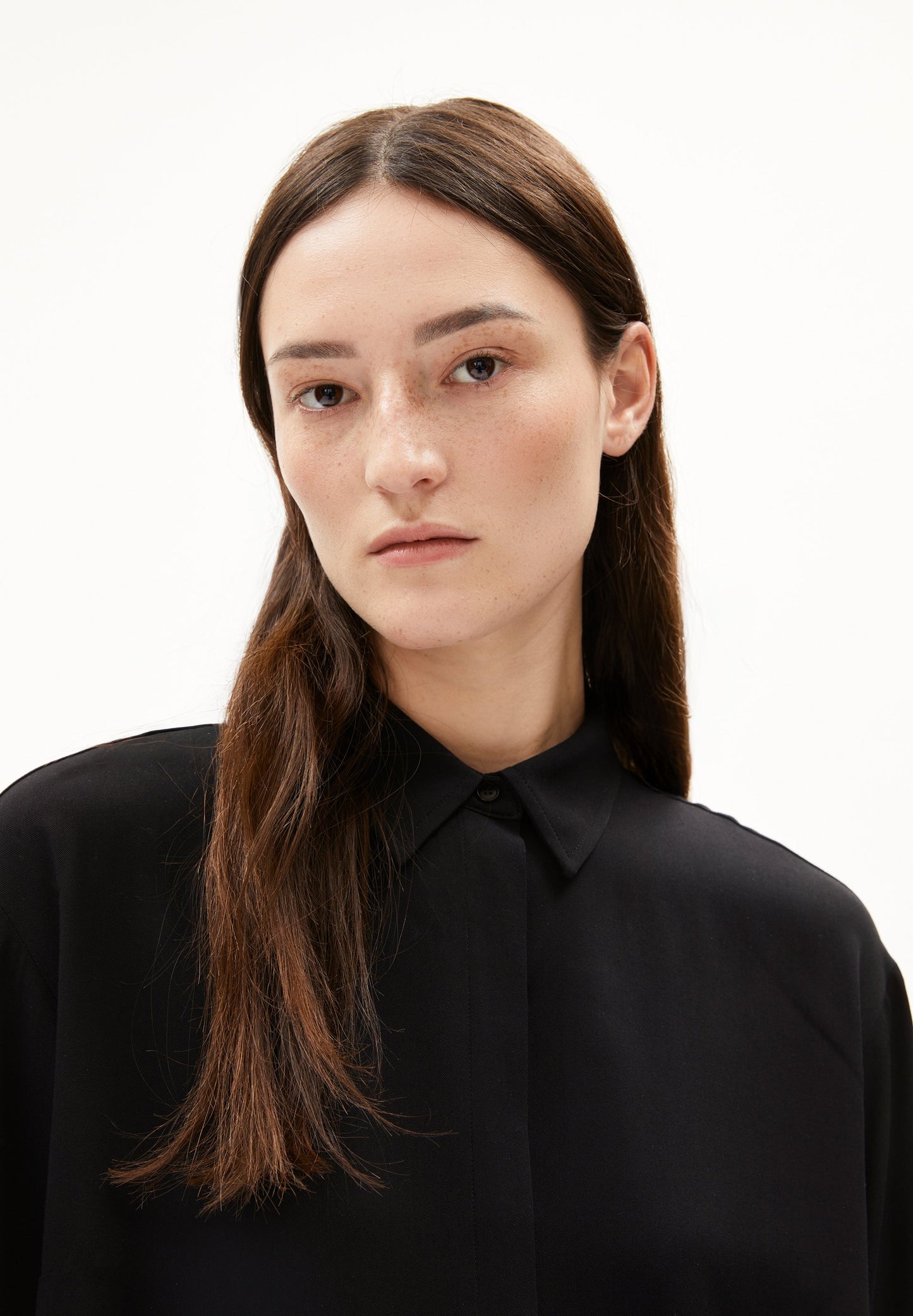 Larisaana Longsleeve (Black)