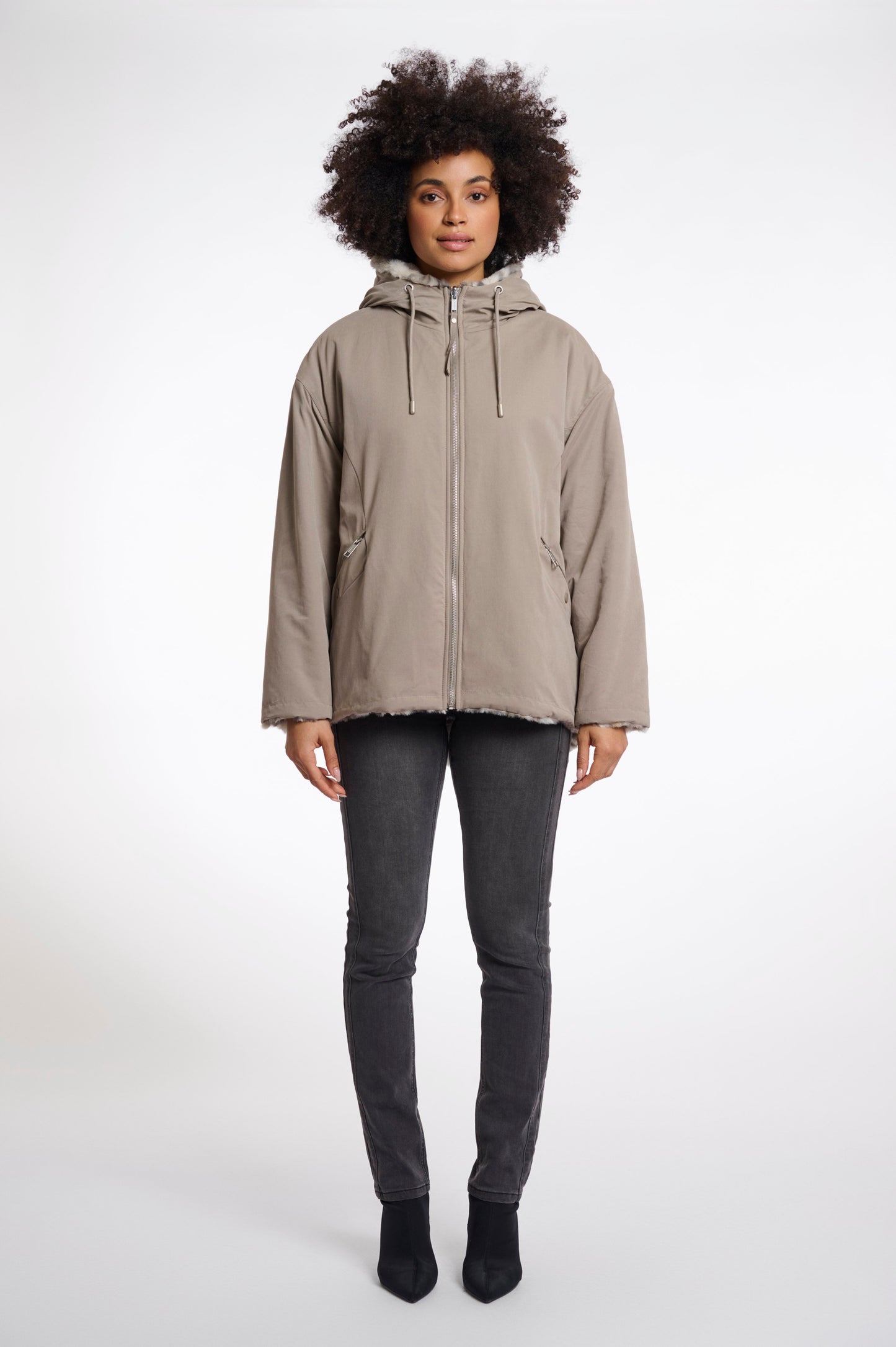 Ines.7002512 (Light Pebble And Leo)