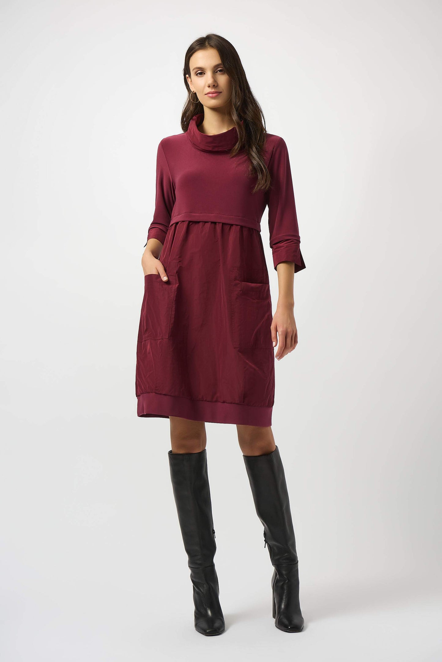 Bequemes Kleid mit Empire-Taille und Stehkragen (Merlot)