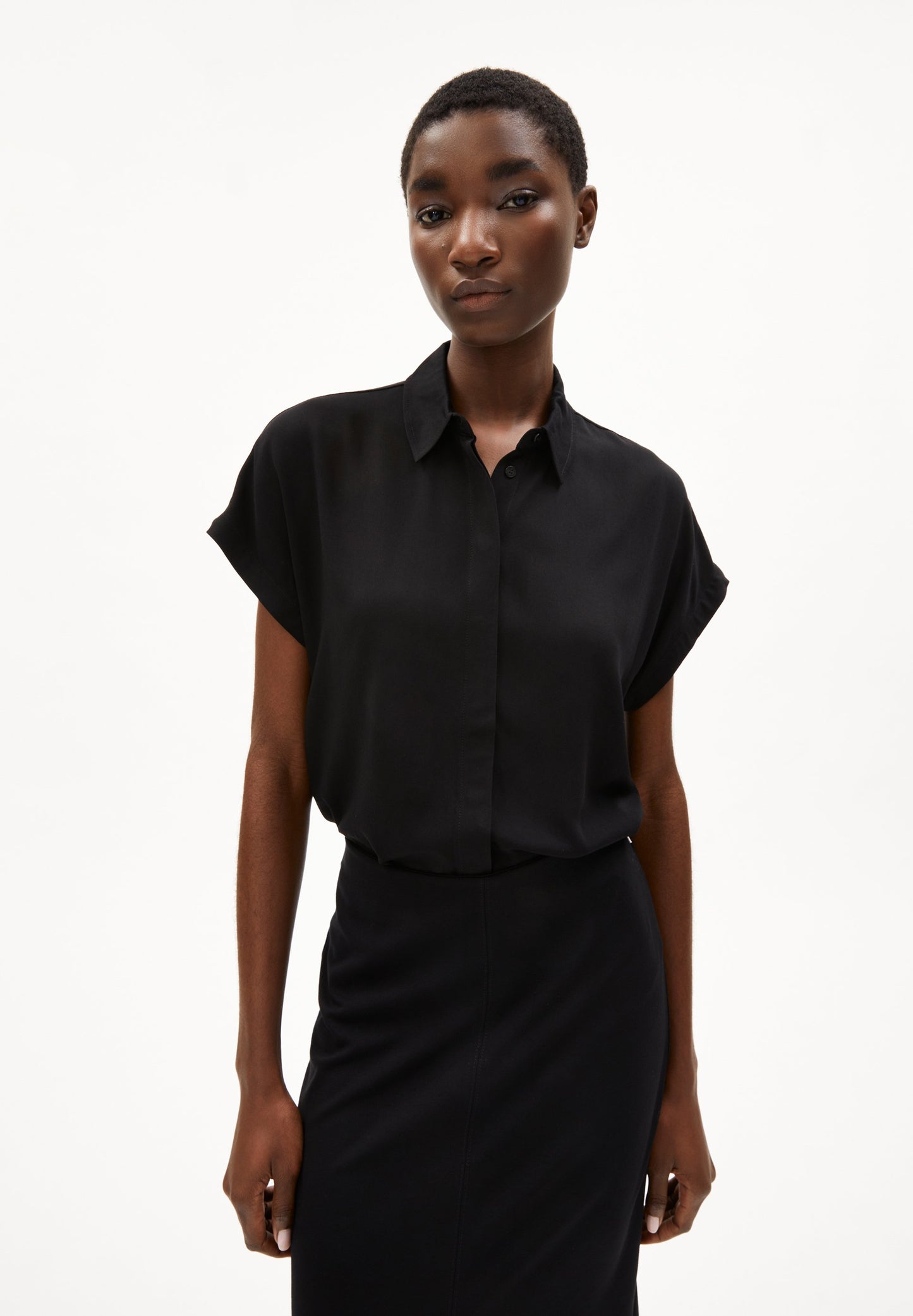Larisaana (Black)