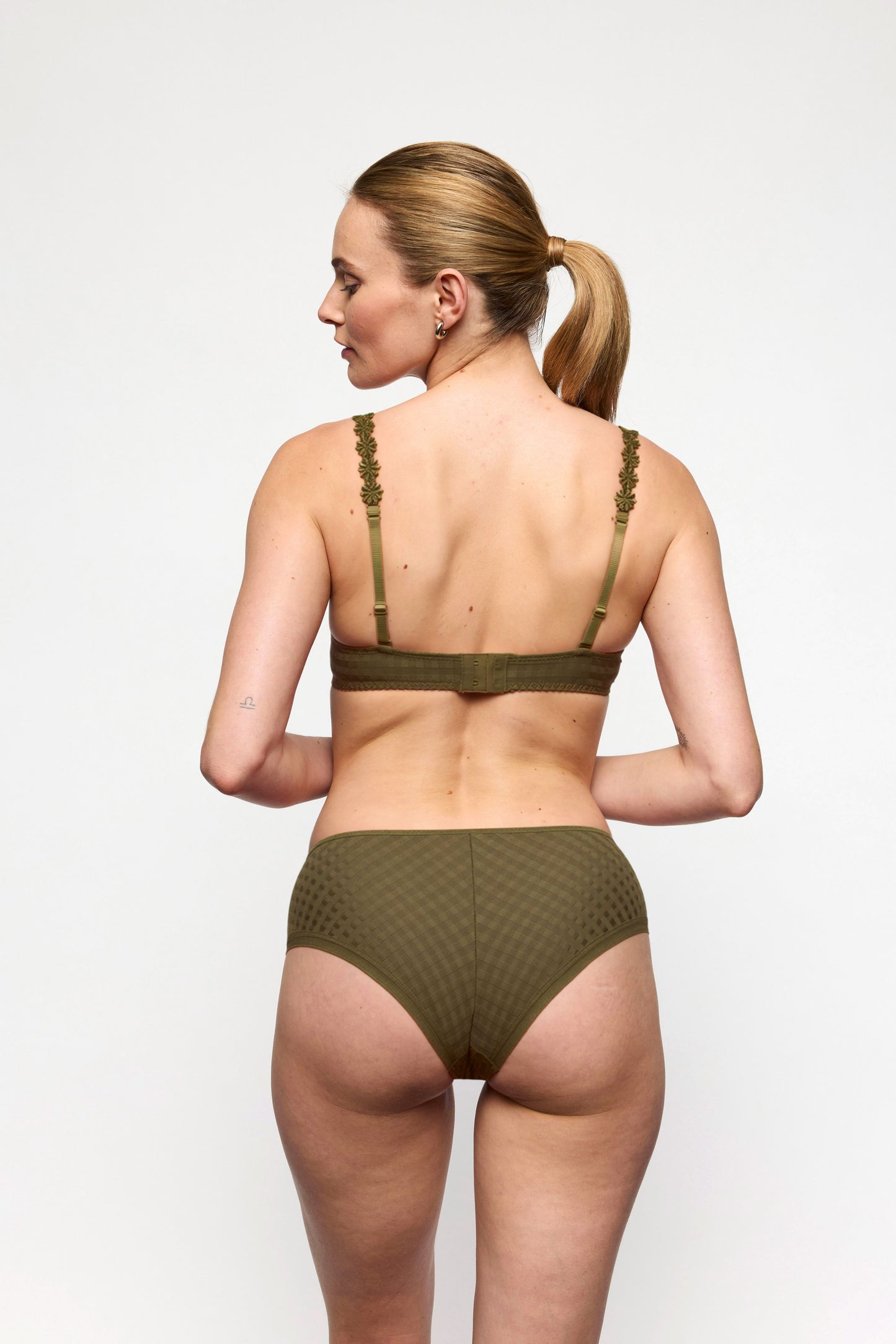 AVERO olive Hotpants (Oli)