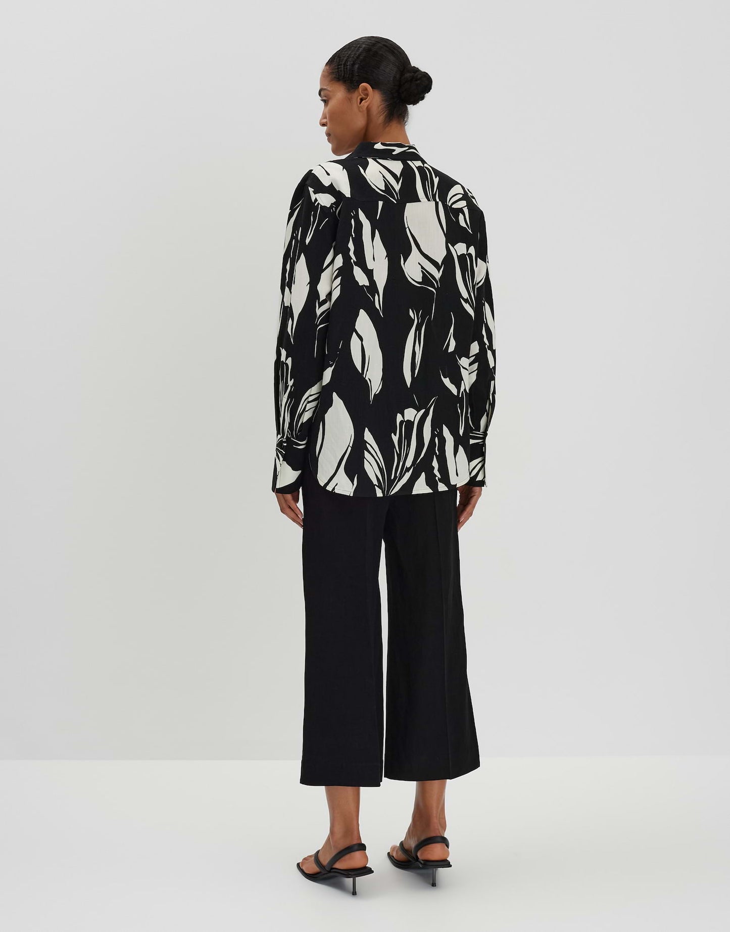 Zerlian floral (Black)