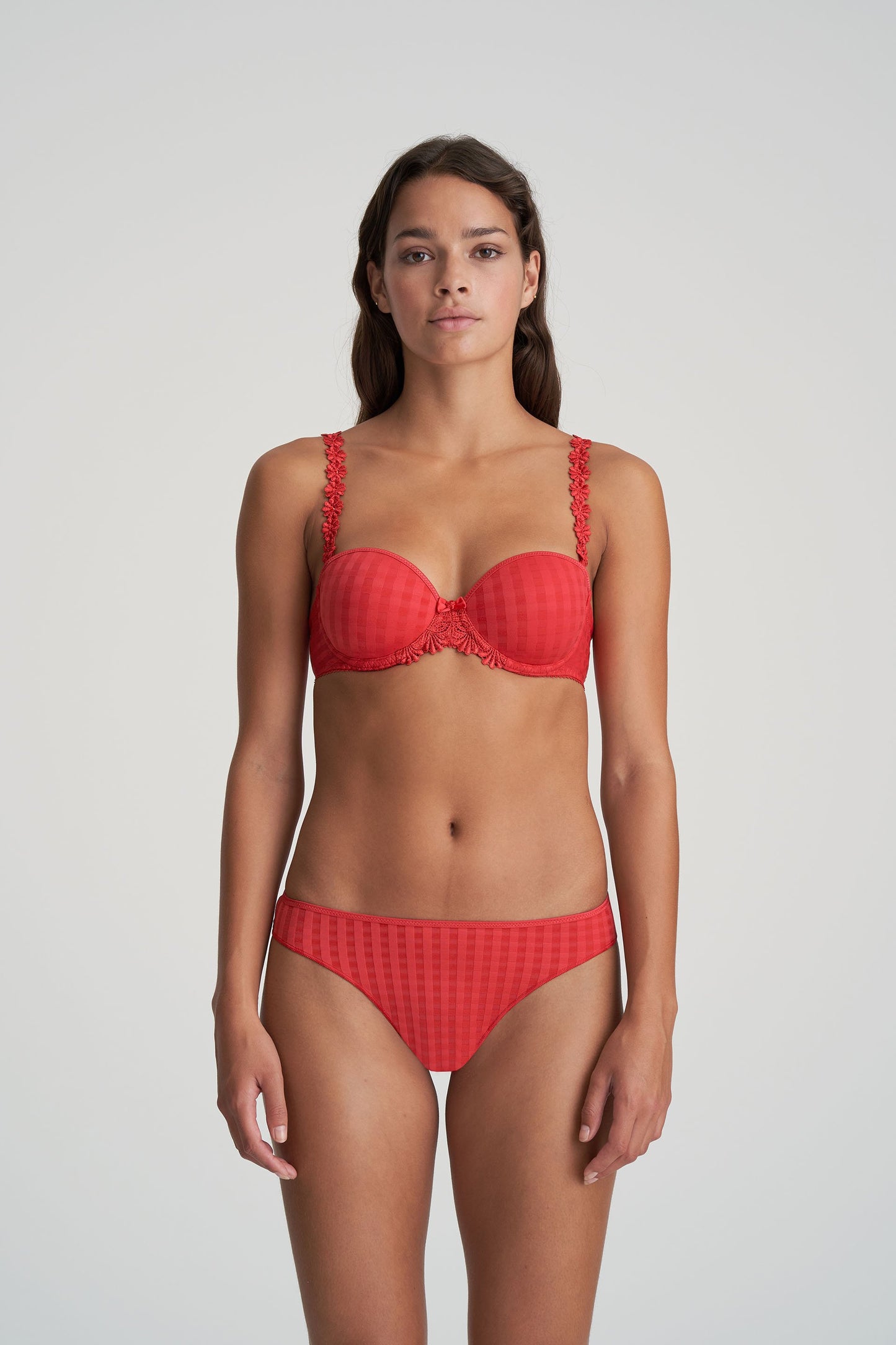AVERO scarlet String (Sca)