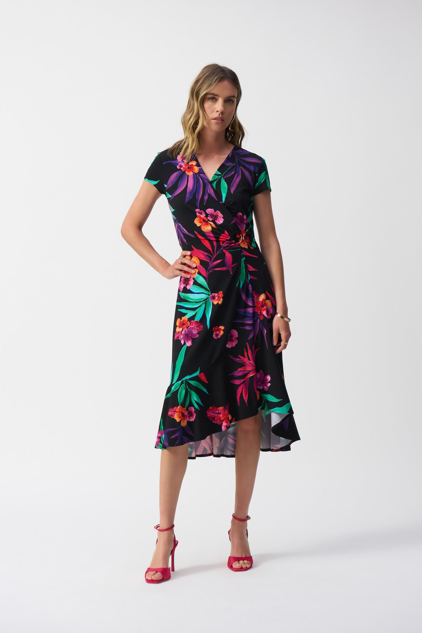 Wickelkleid aus Jersey mit tropischem Muster (Schwarz/multi)