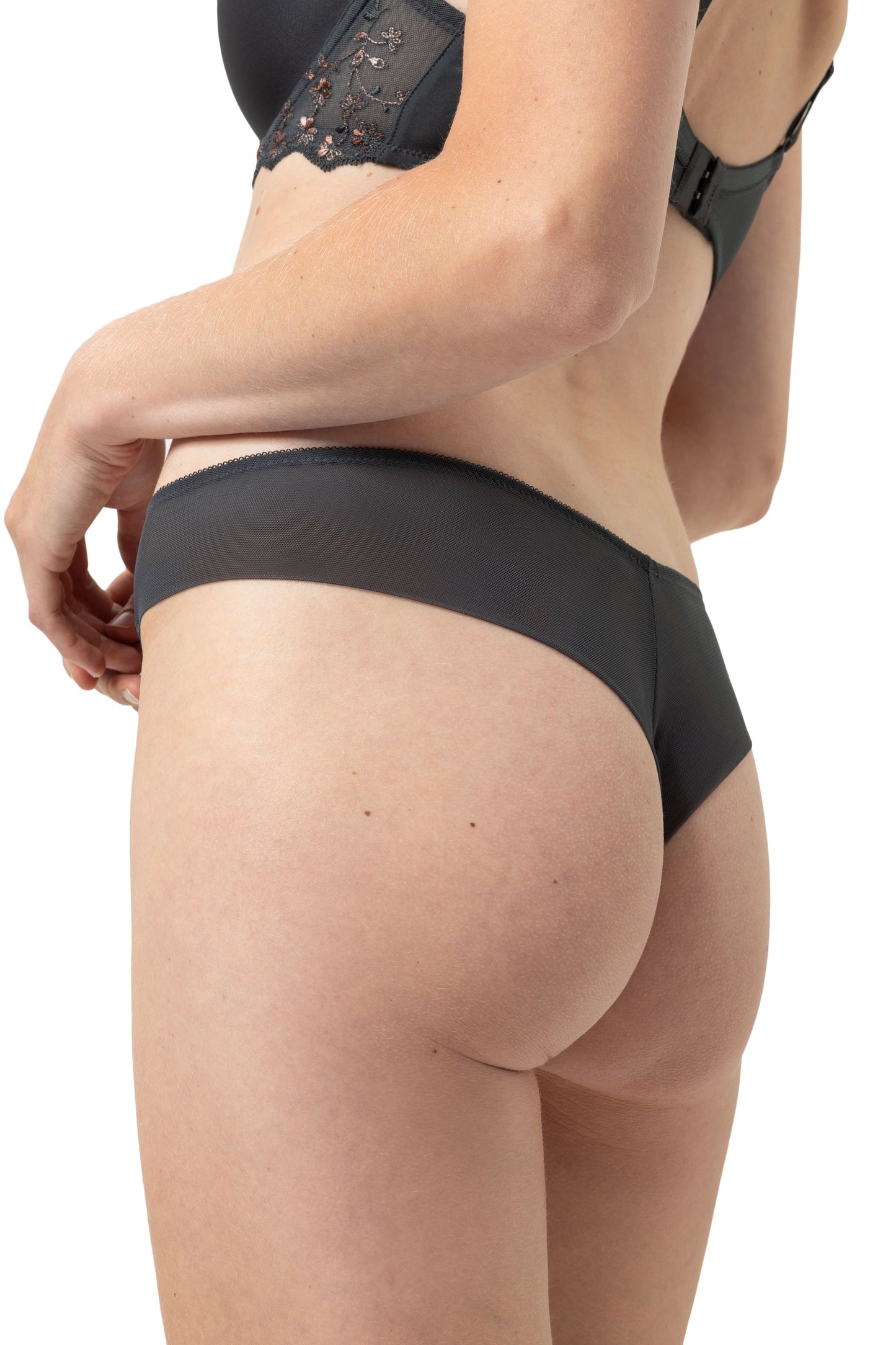 String (Thunder Grey)