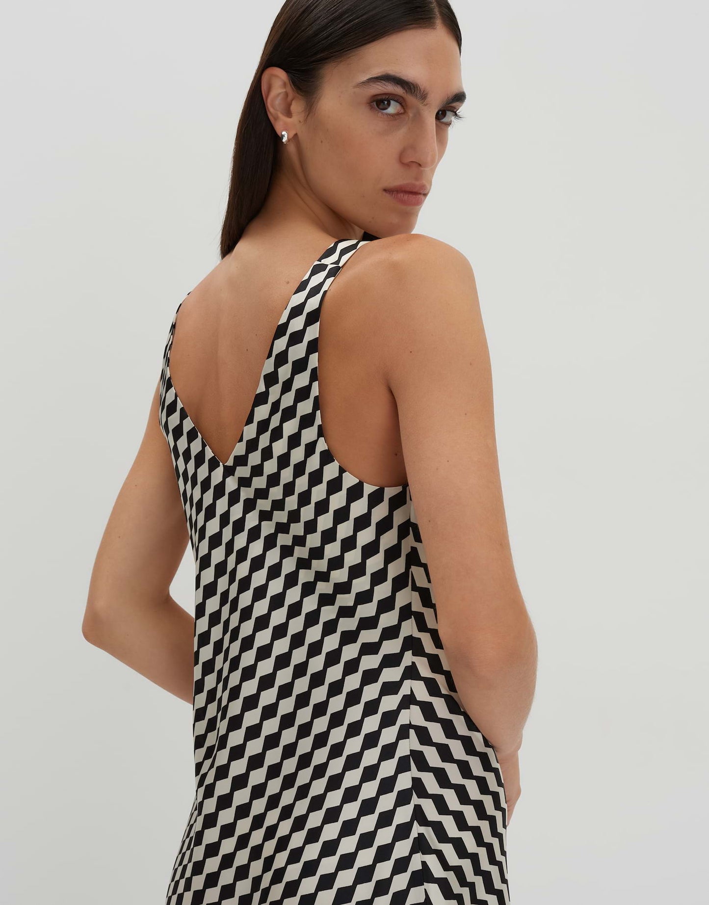 Qova graphic (Black)