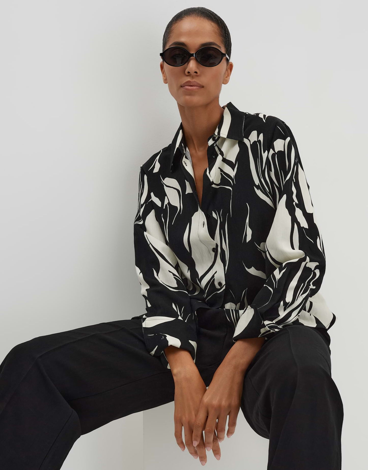Zerlian floral (Black)