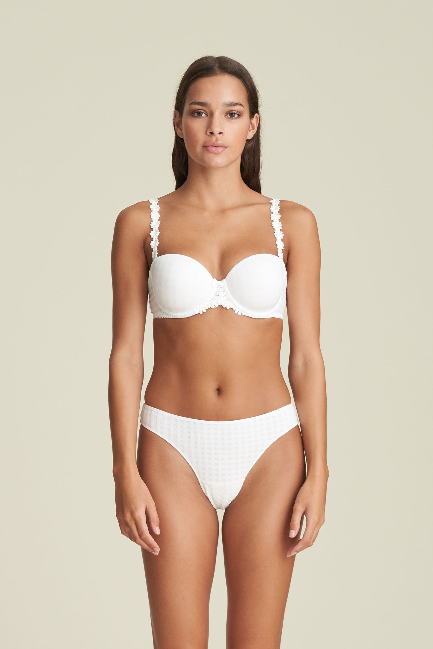 AVERO weiß String (Wit)