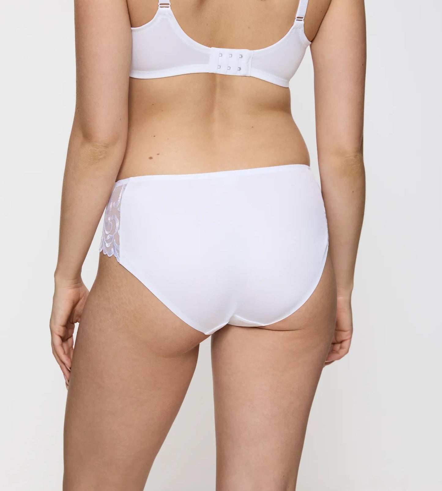 Modern Finesse Tai (White)