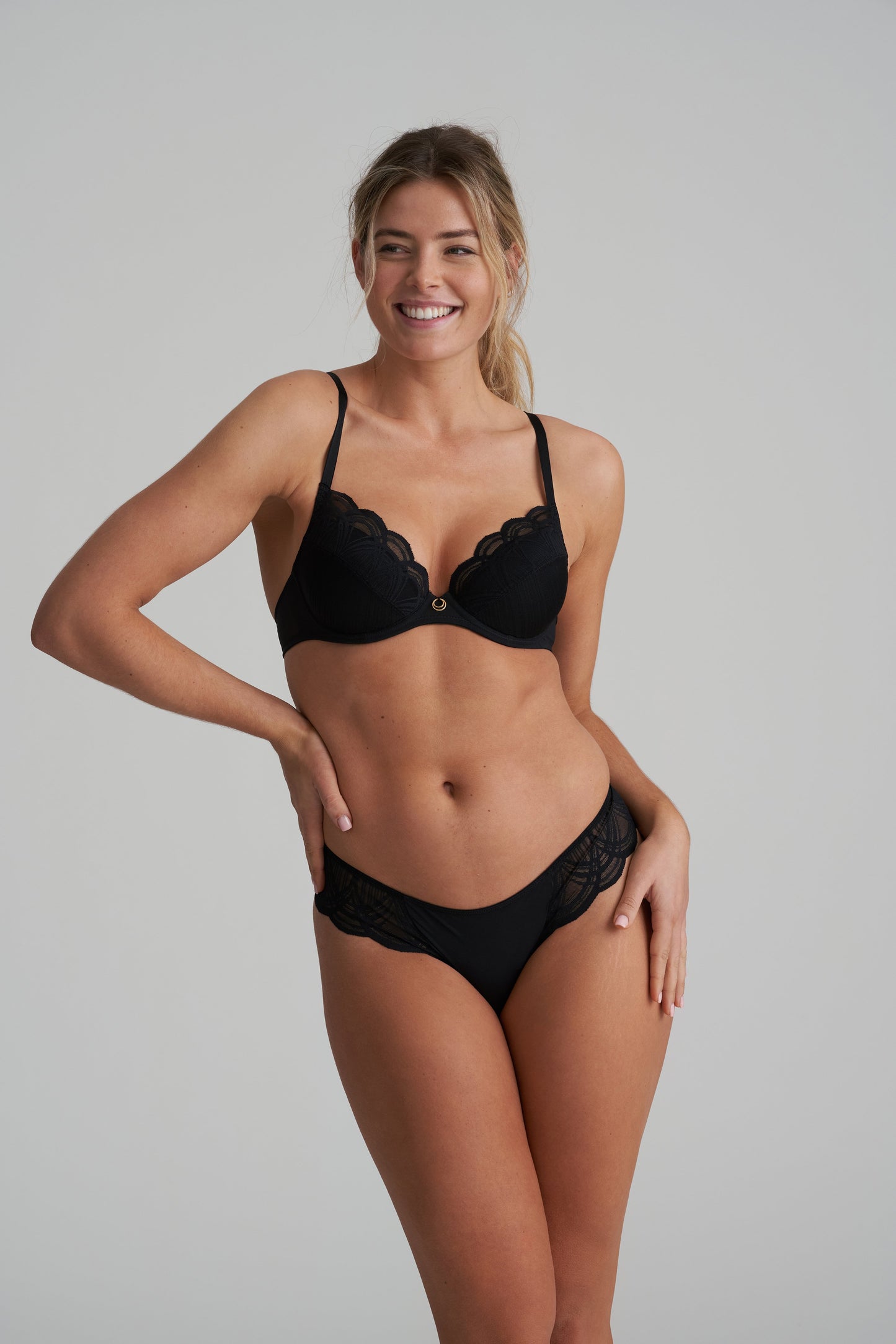 CATHIA schwarz String (Zwa)