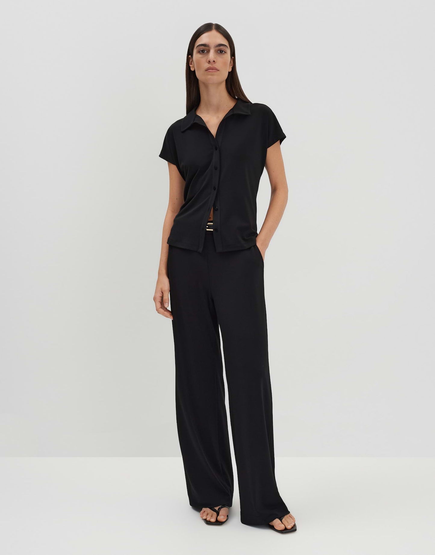 Konita (Black)