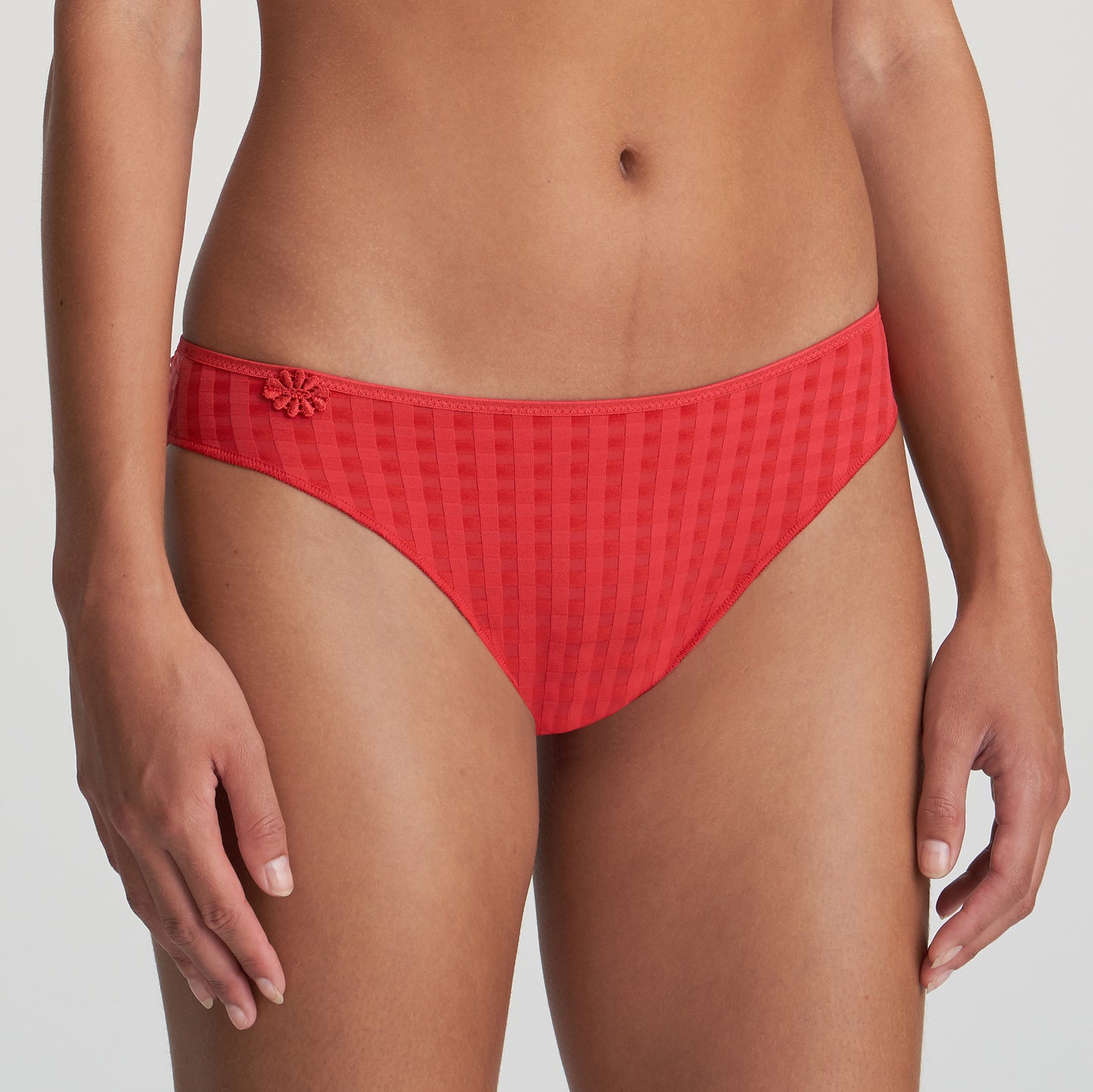 AVERO scarlet Rioslip (Sca)