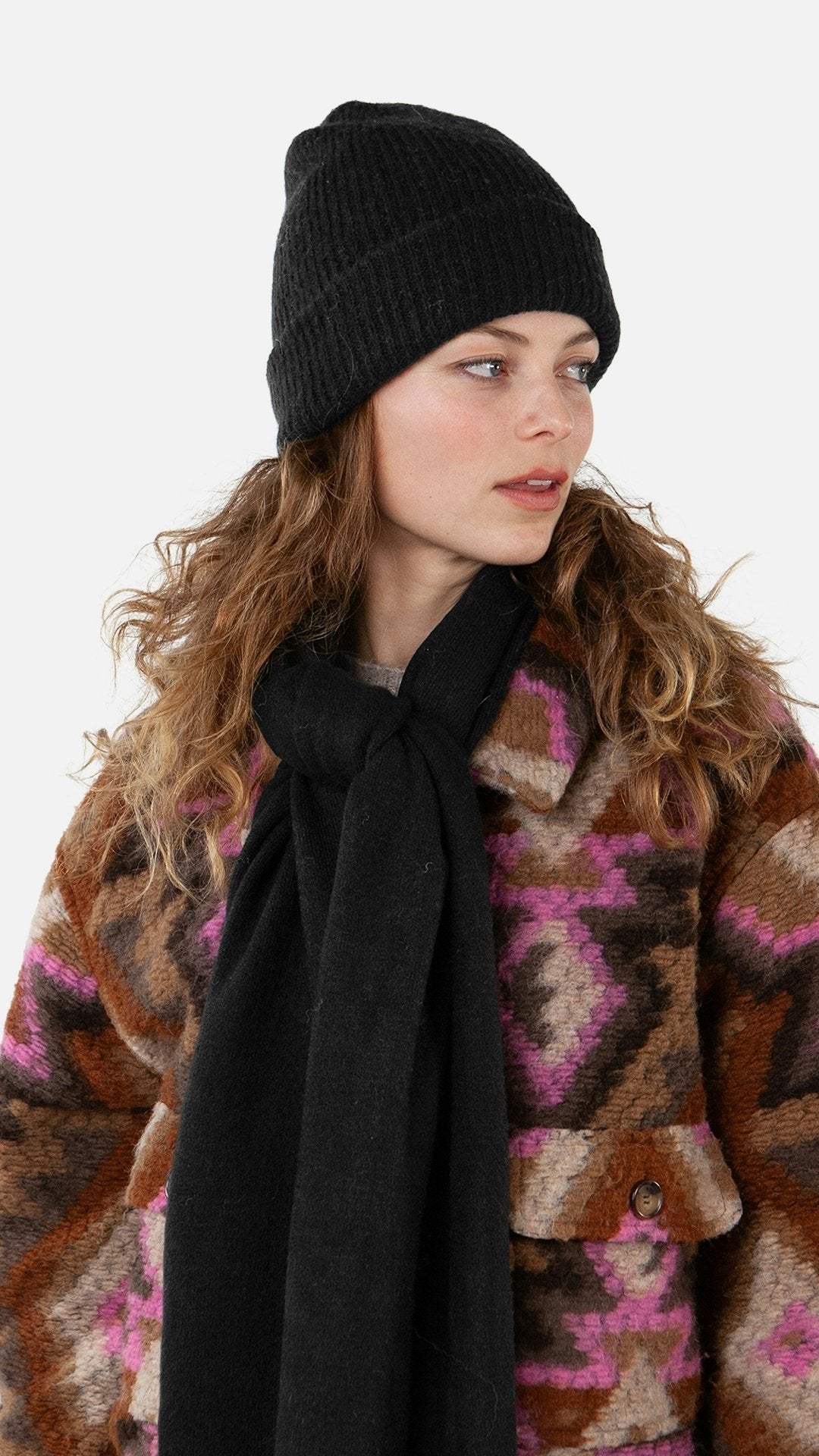 Witzia Scarf (Black Black)