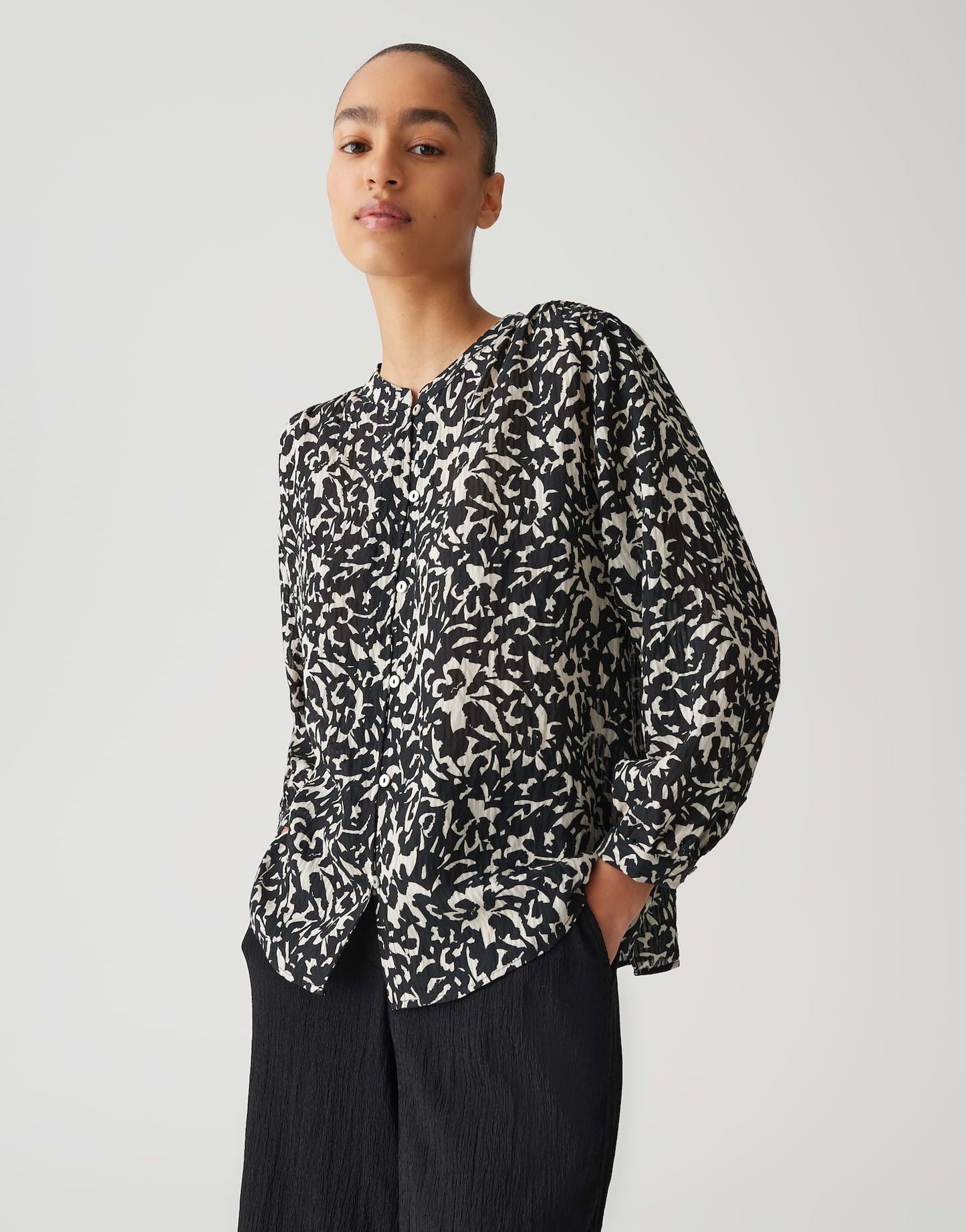Famelia (Black)