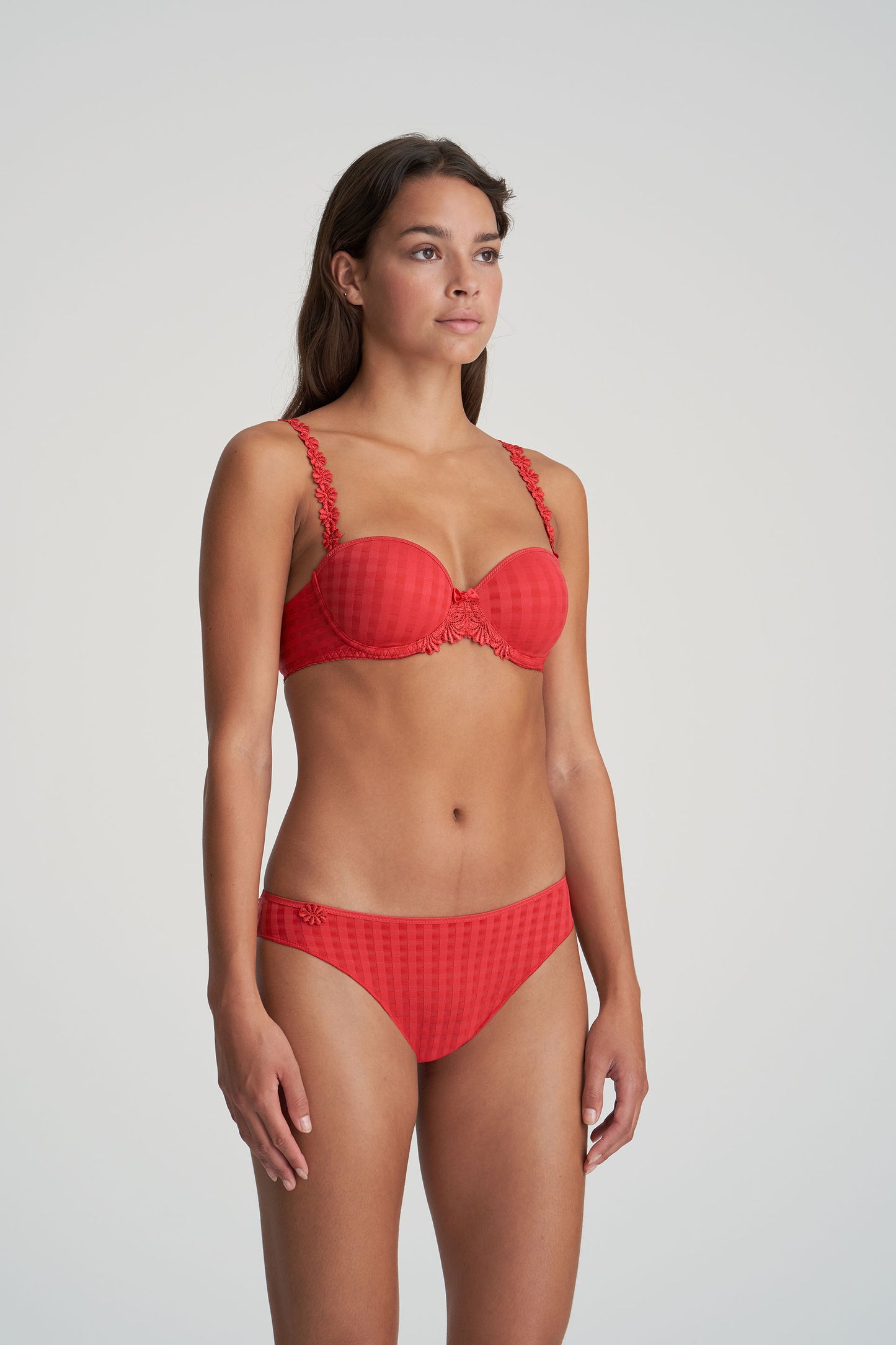 AVERO scarlet Rioslip (Sca)