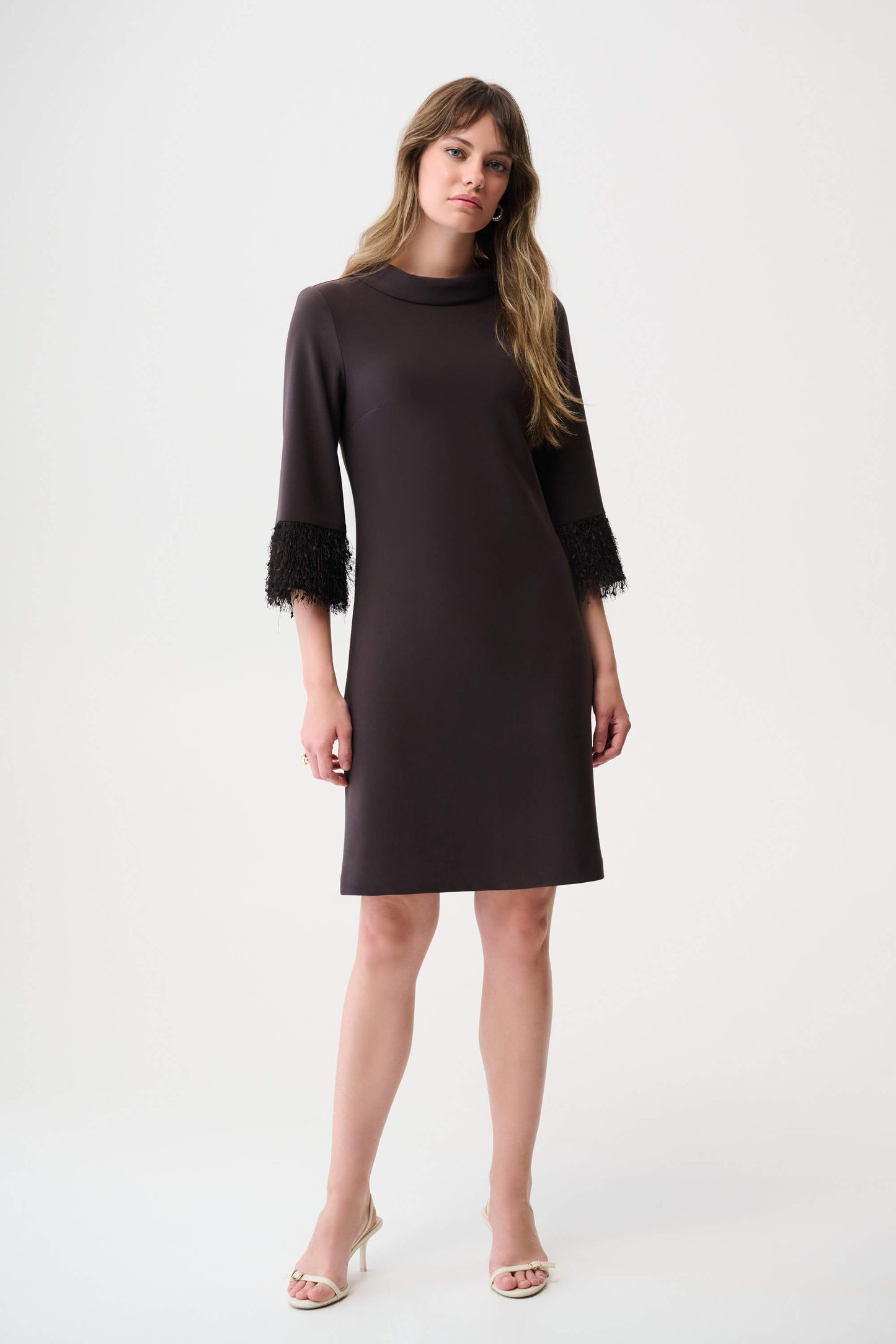 Kleid in A-Linie aus feinem Jersey und neuartigem Stoff (Mokka)