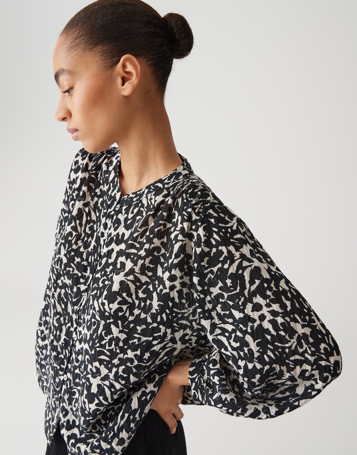 Famelia (Black)