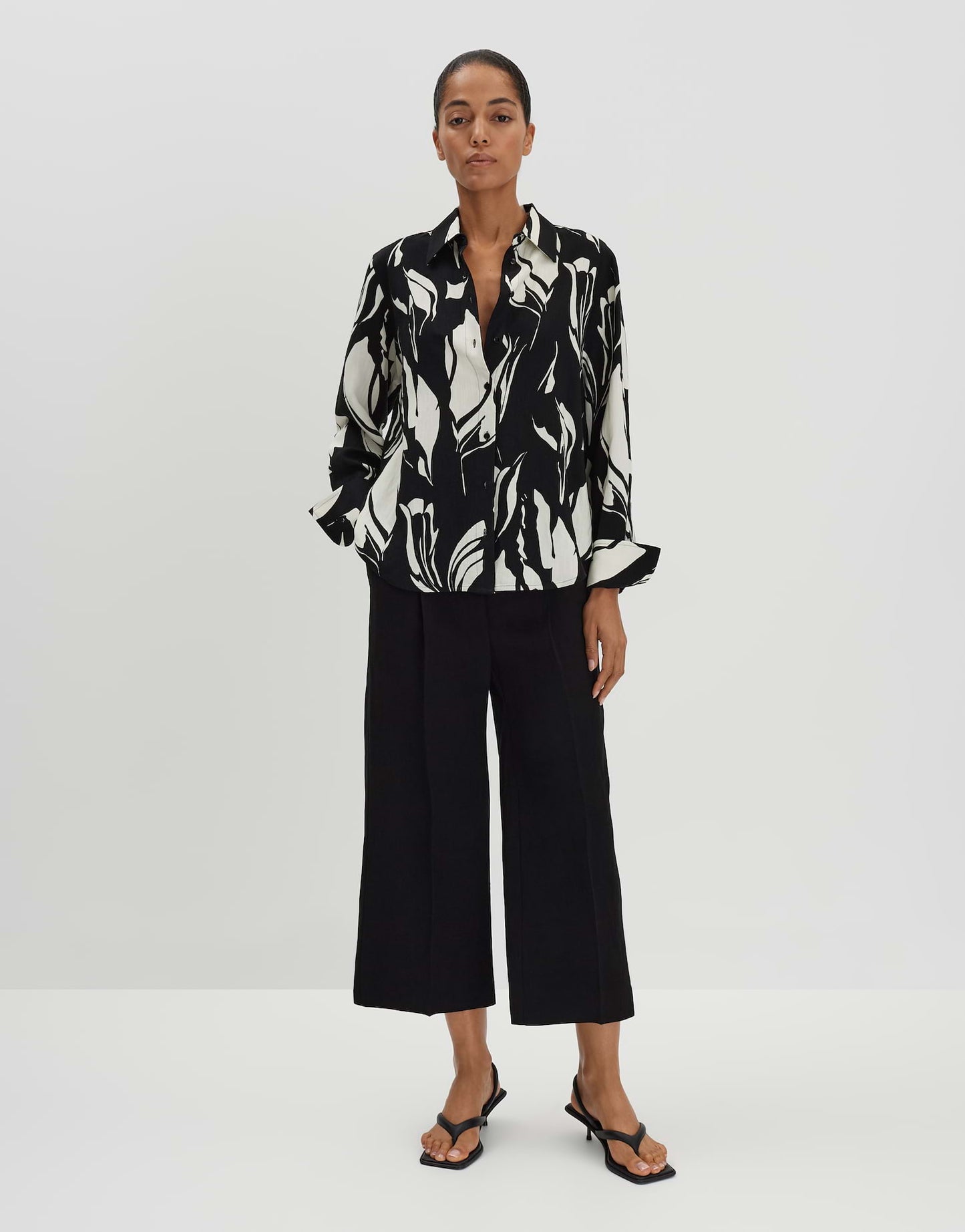 Zerlian floral (Black)