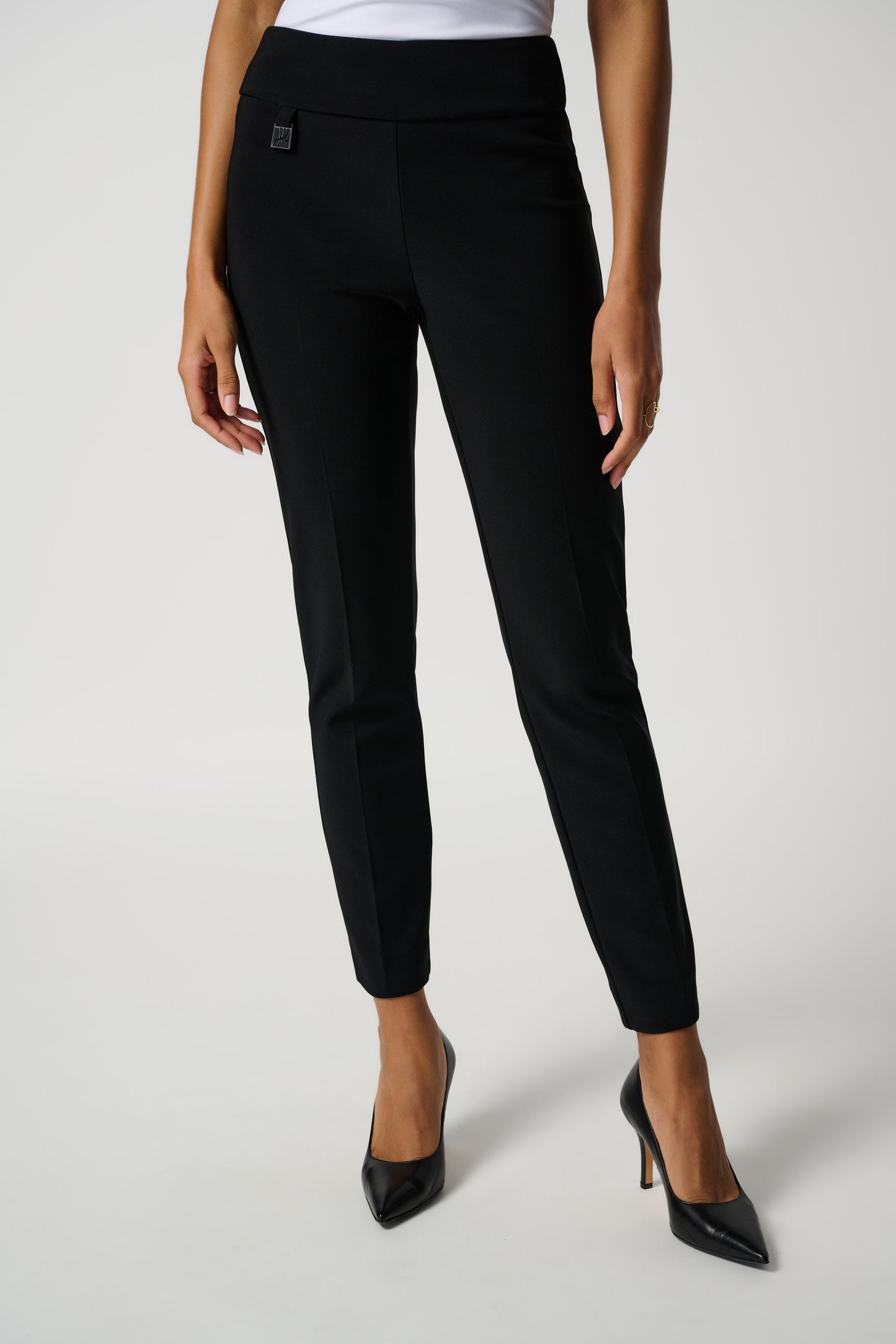 Schmal geschnittene Jerseyhose mit Komfortbund (Schwarz)