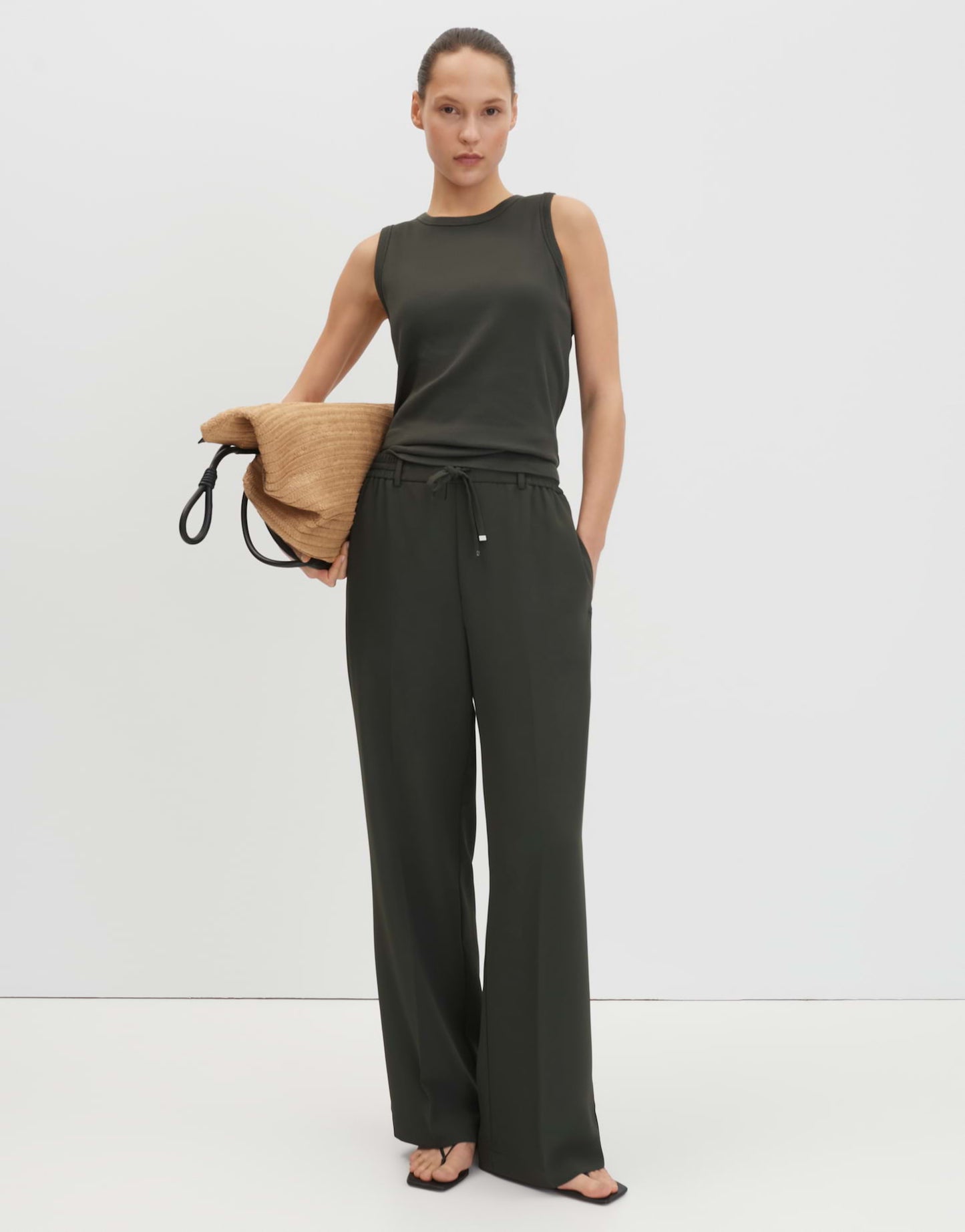 Cevil ease (Midnight Olive)