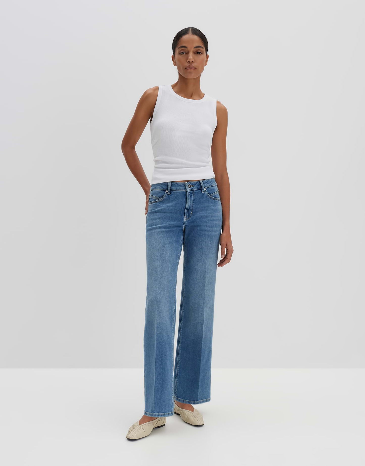Kleanne (White)