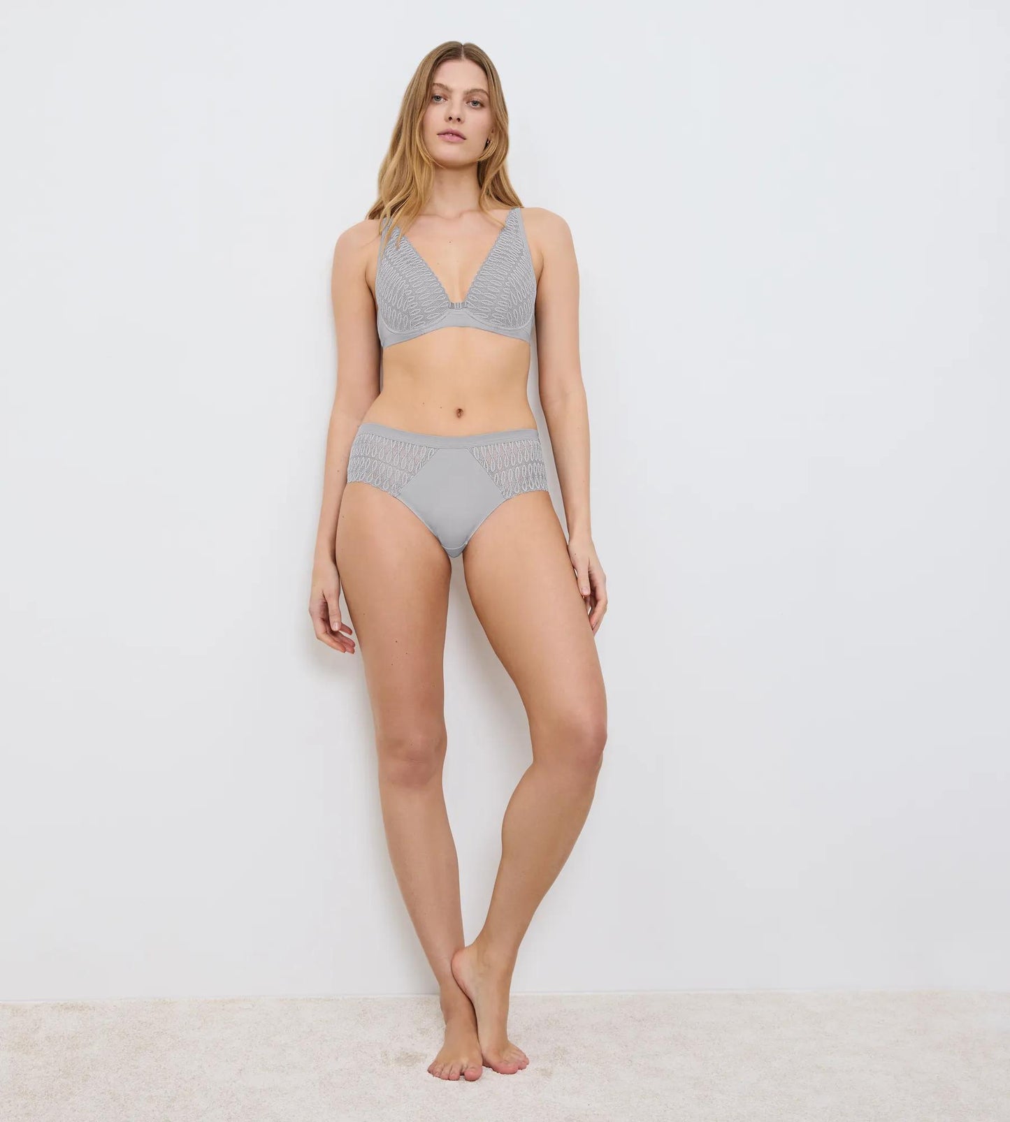 Aura Spotlight T Maxi (Grey Shadow)