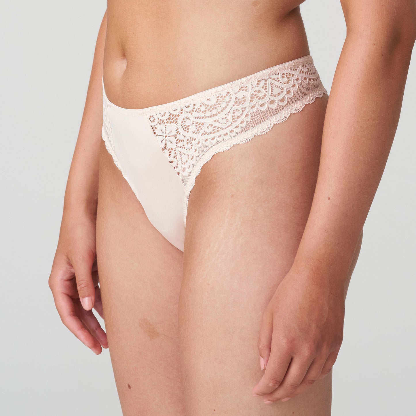 I DO silky tan String (Skt)