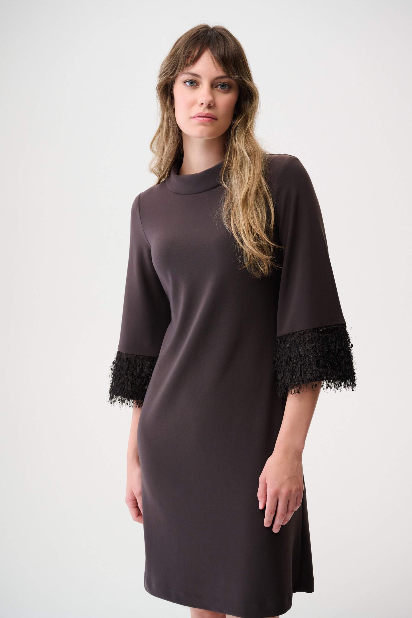 Kleid in A-Linie aus feinem Jersey und neuartigem Stoff (Mokka)