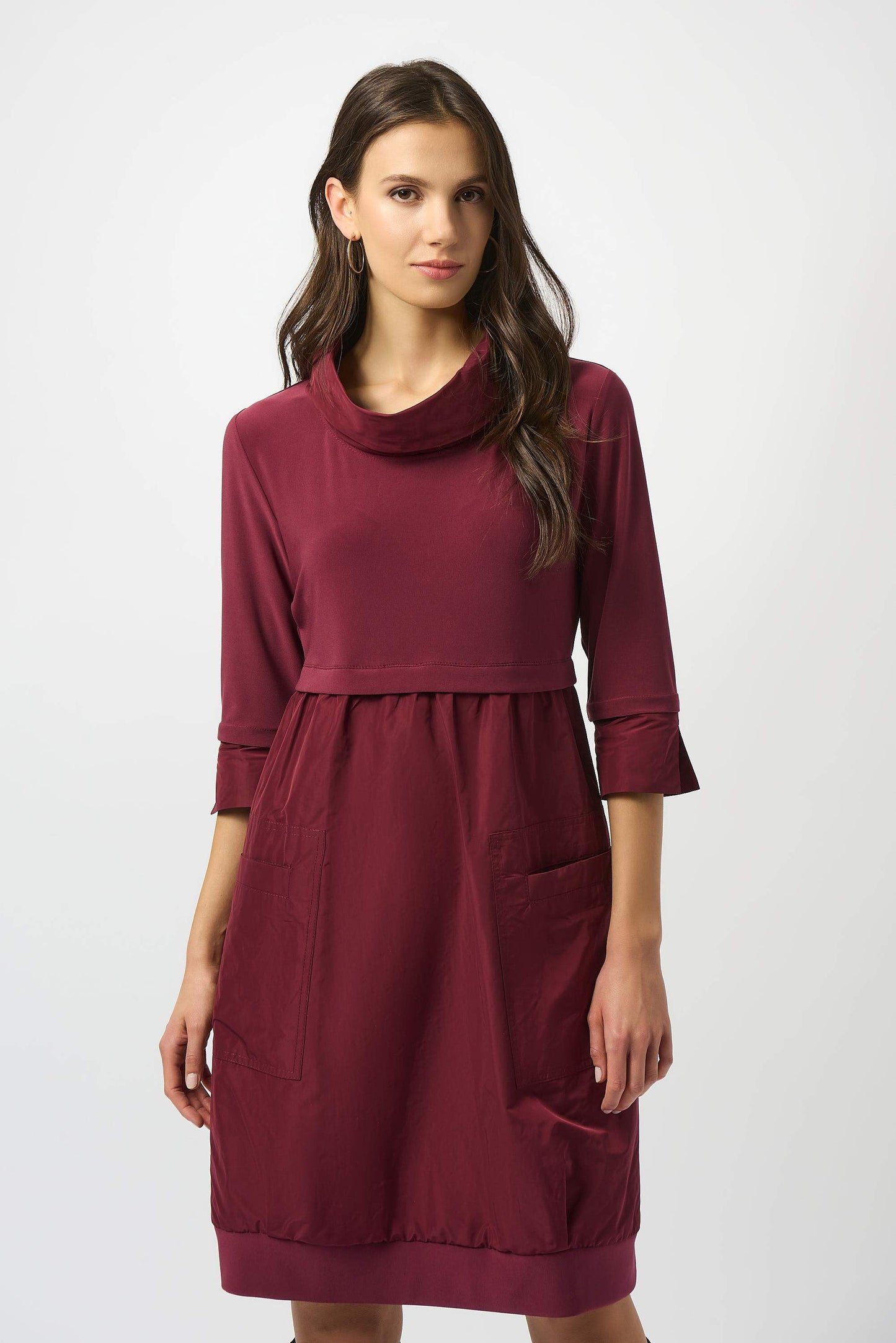 Bequemes Kleid mit Empire-Taille und Stehkragen (Merlot)