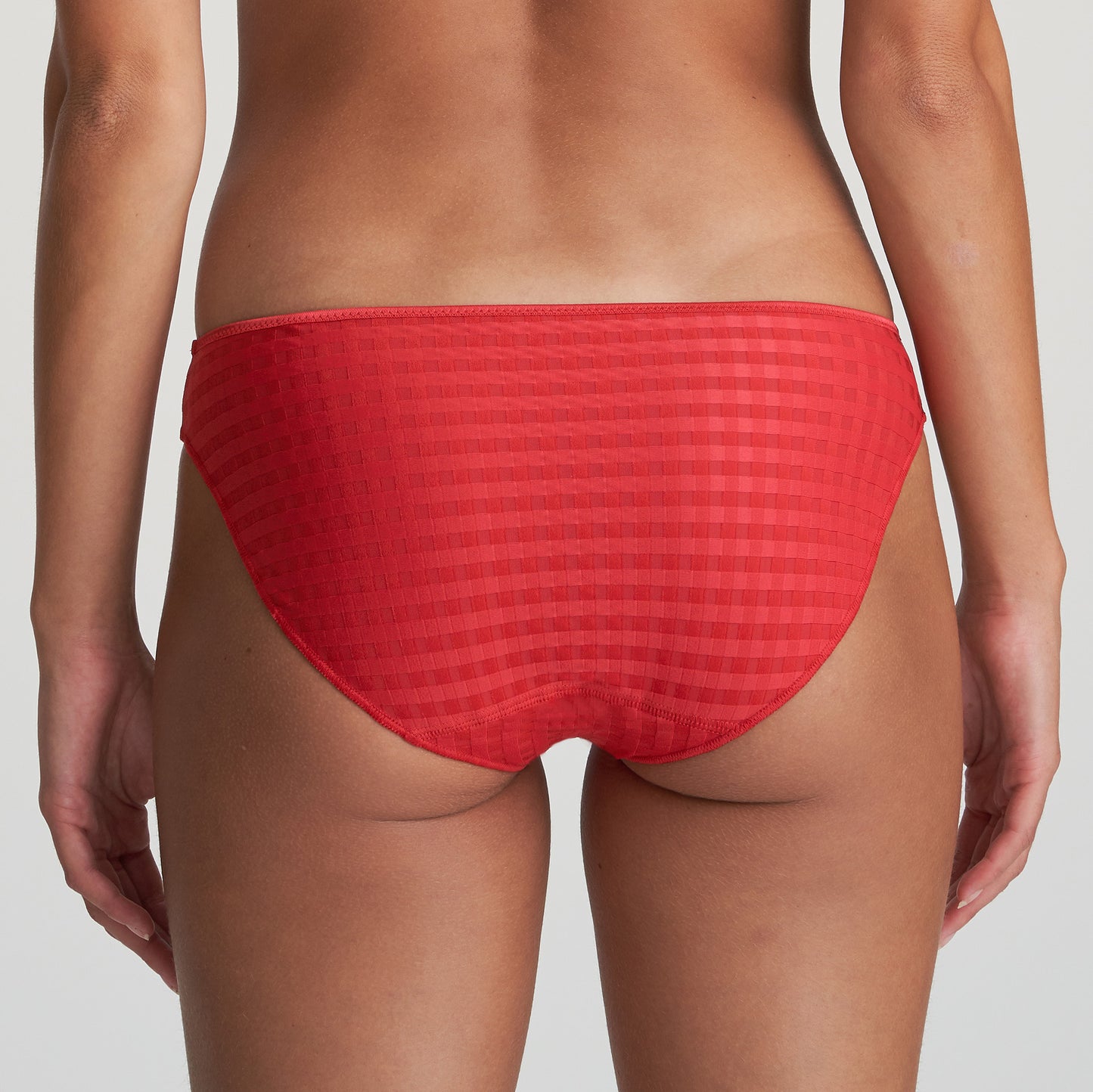 AVERO scarlet Rioslip (Sca)