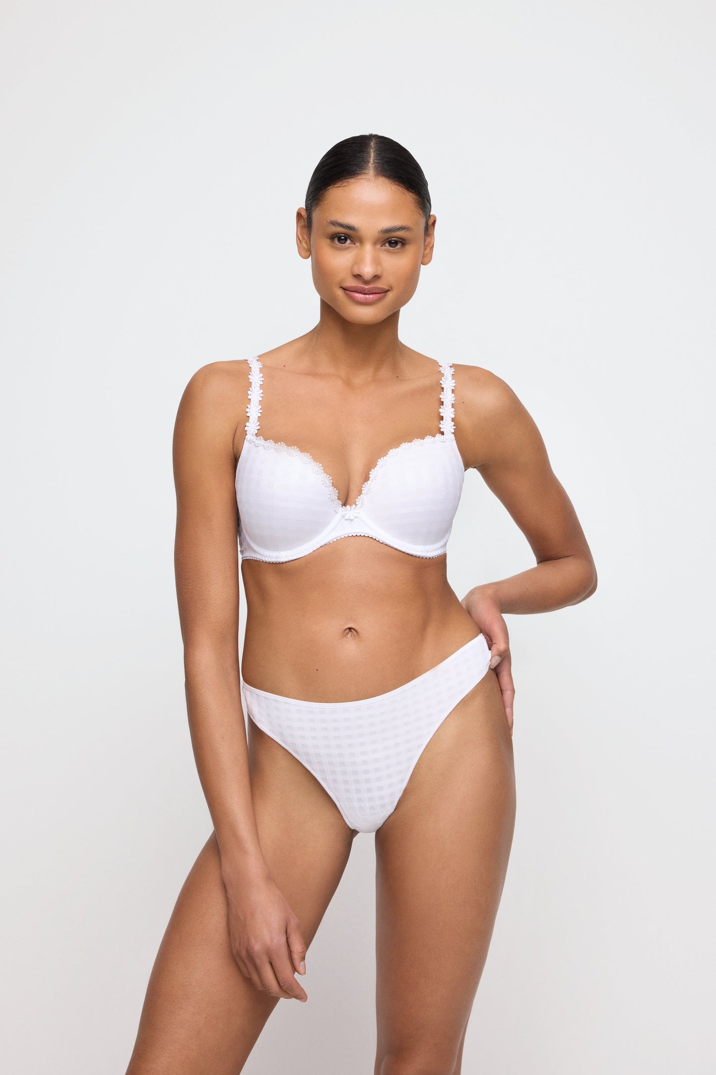 AVERO weiss String (Wit)