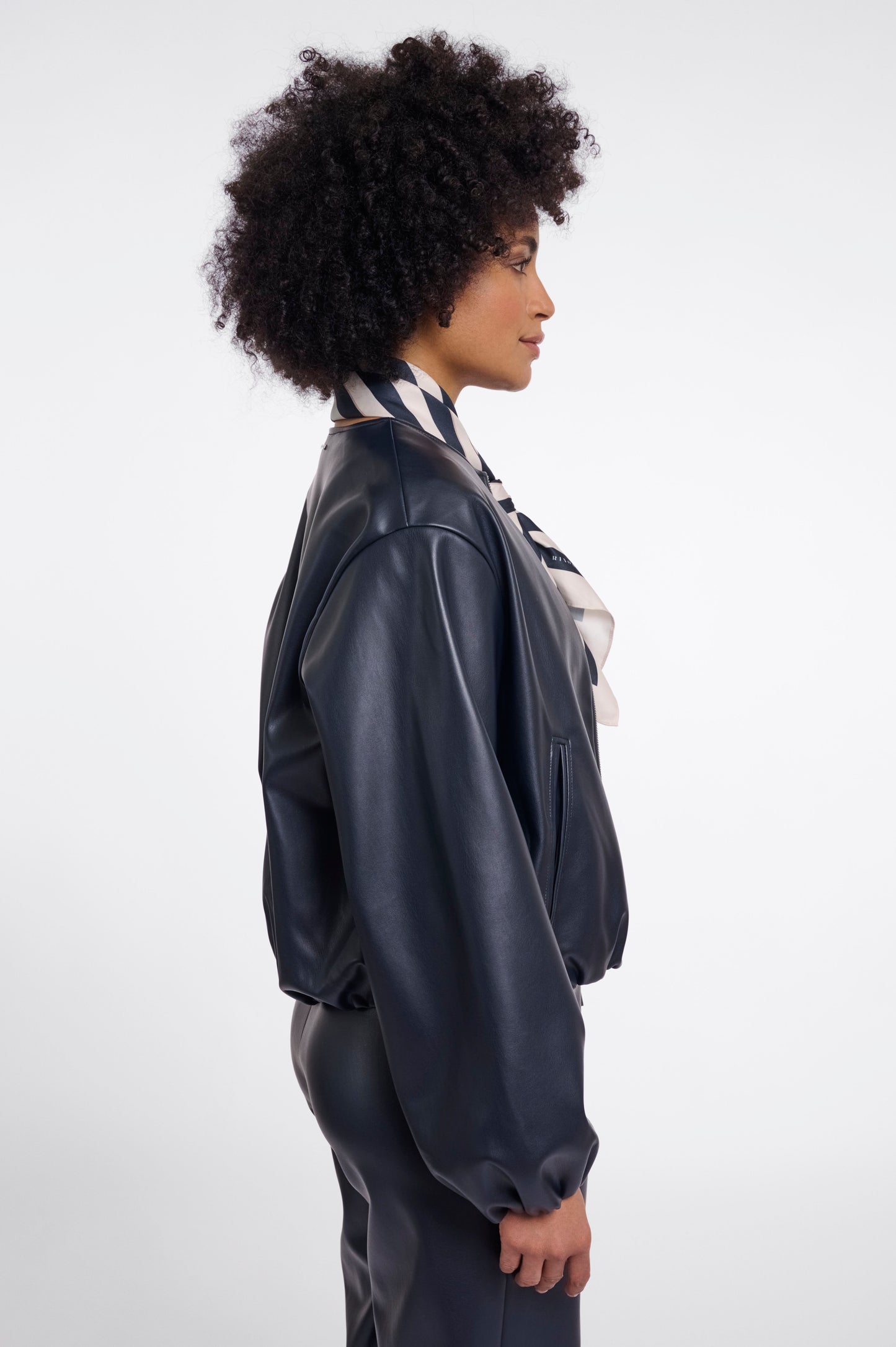 Maëlle.7002611 (Navy Birch)