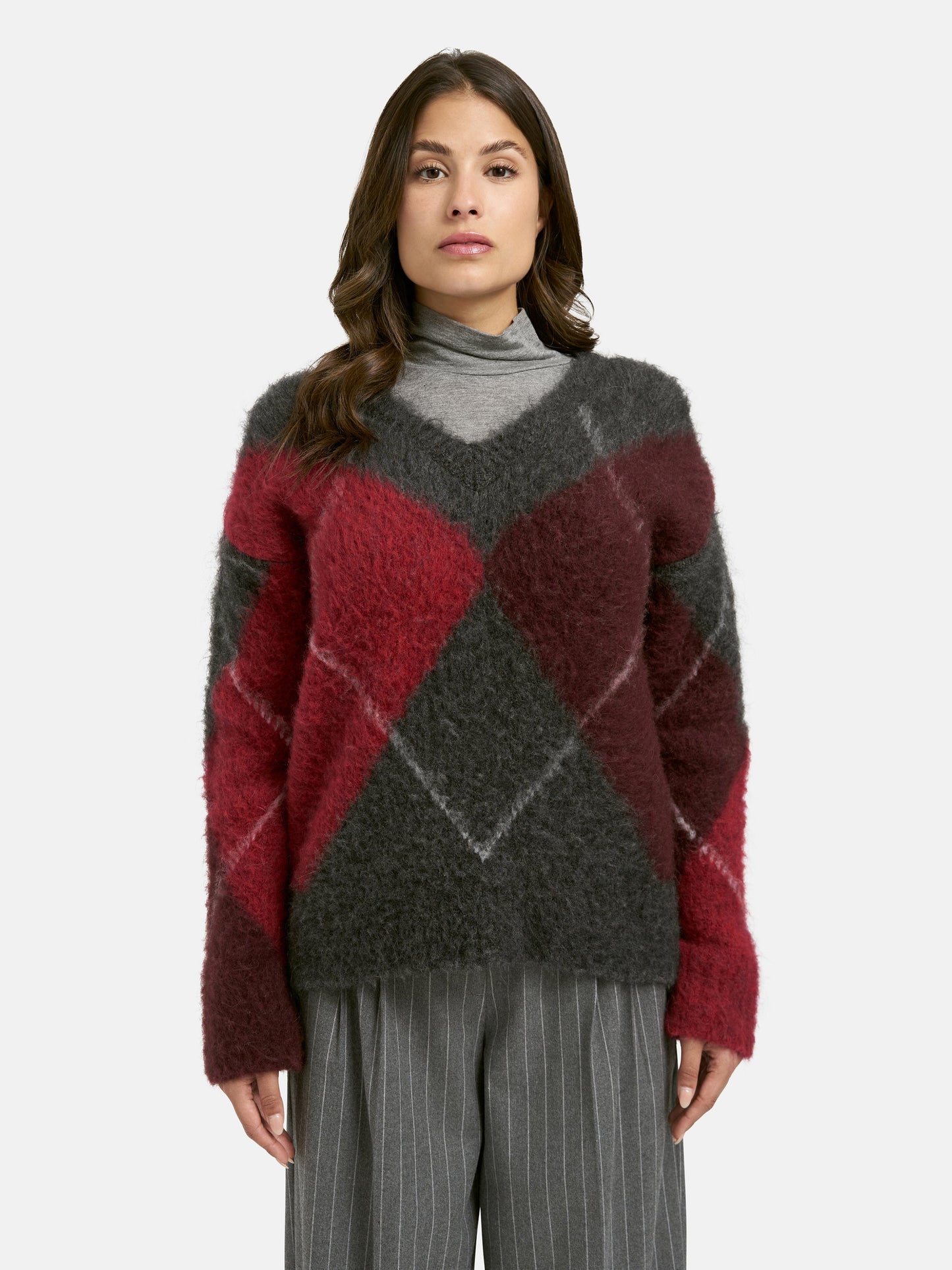 V-neck Argyle Pullover (Anthracite)