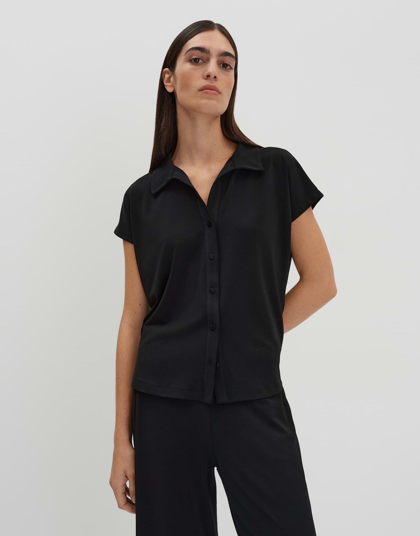 Konita (Black)