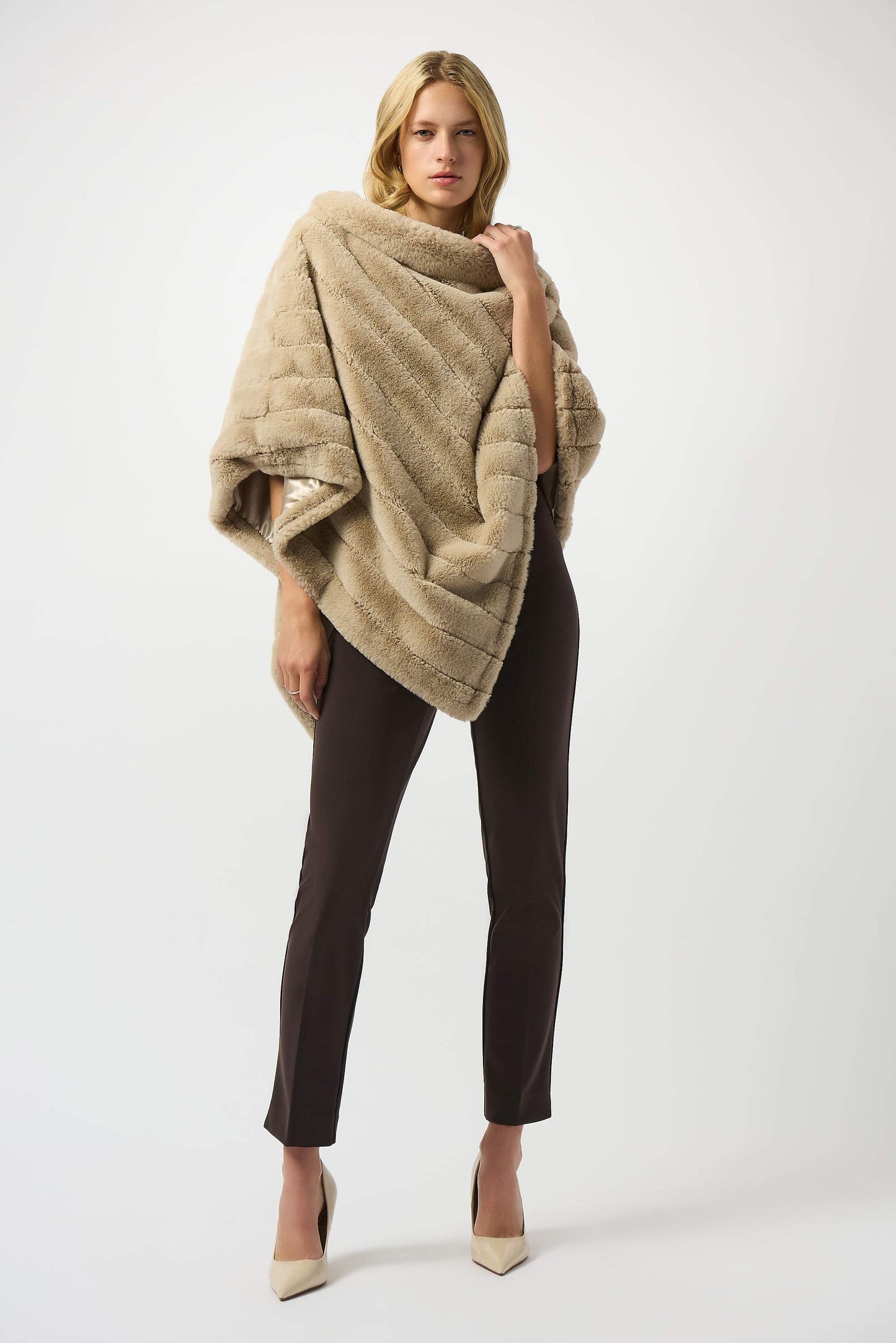 Schmal geschnittene Jerseyhose mit Komfortbund (Mokka)