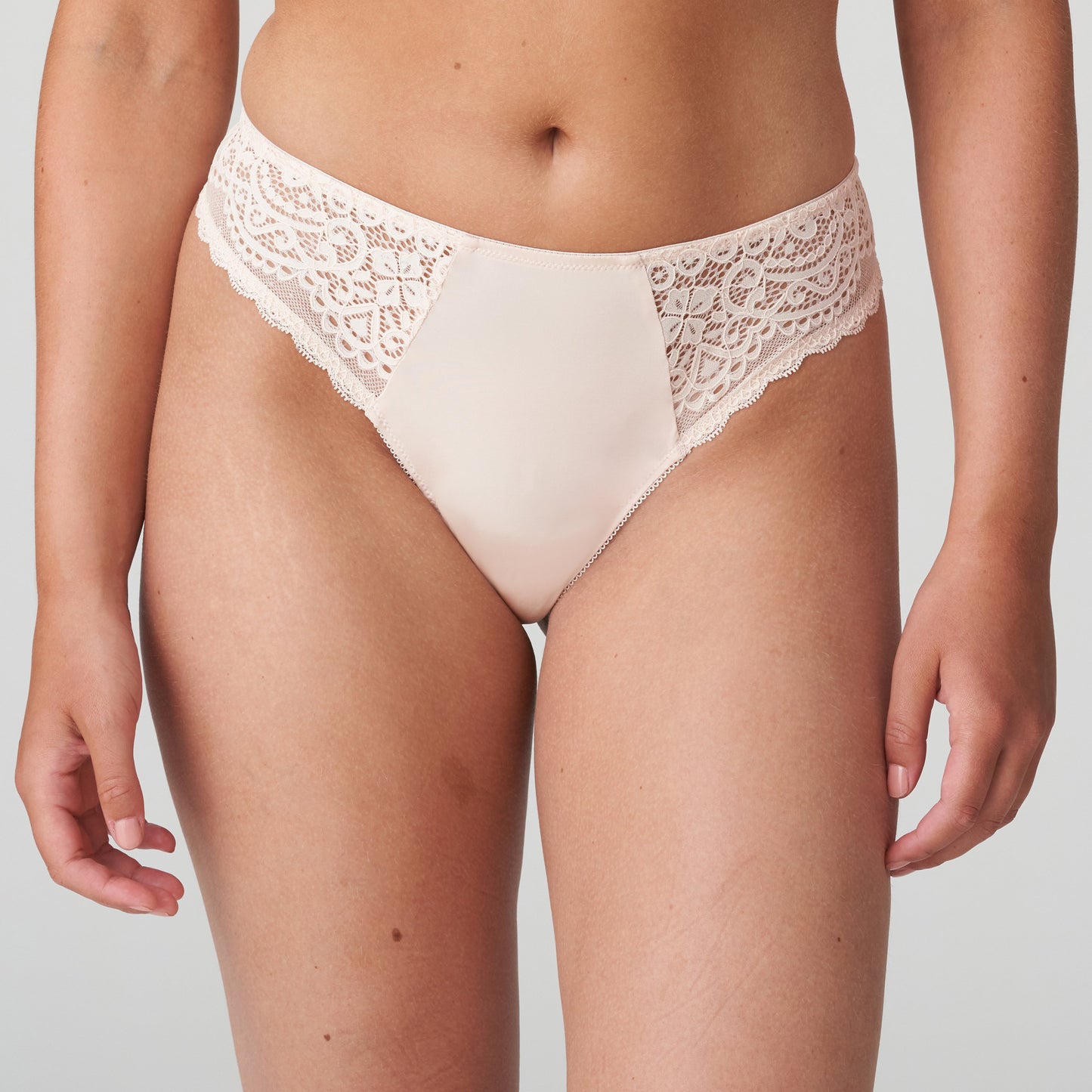 I DO silky tan String (Skt)