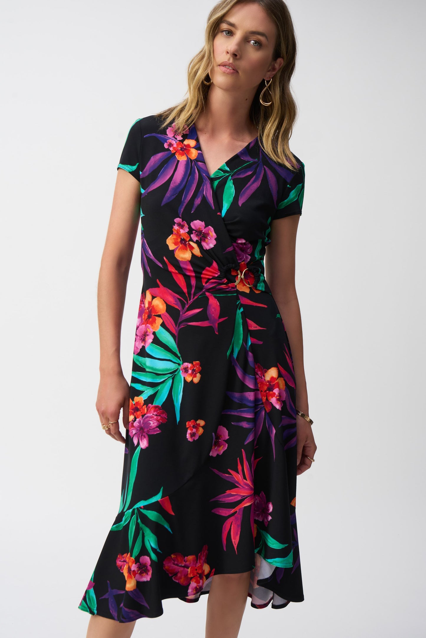 Wickelkleid aus Jersey mit tropischem Muster (Schwarz/multi)