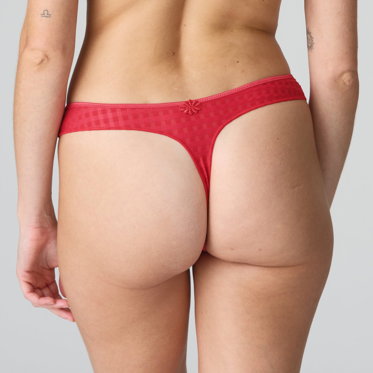 AVERO scarlet String (Sca)